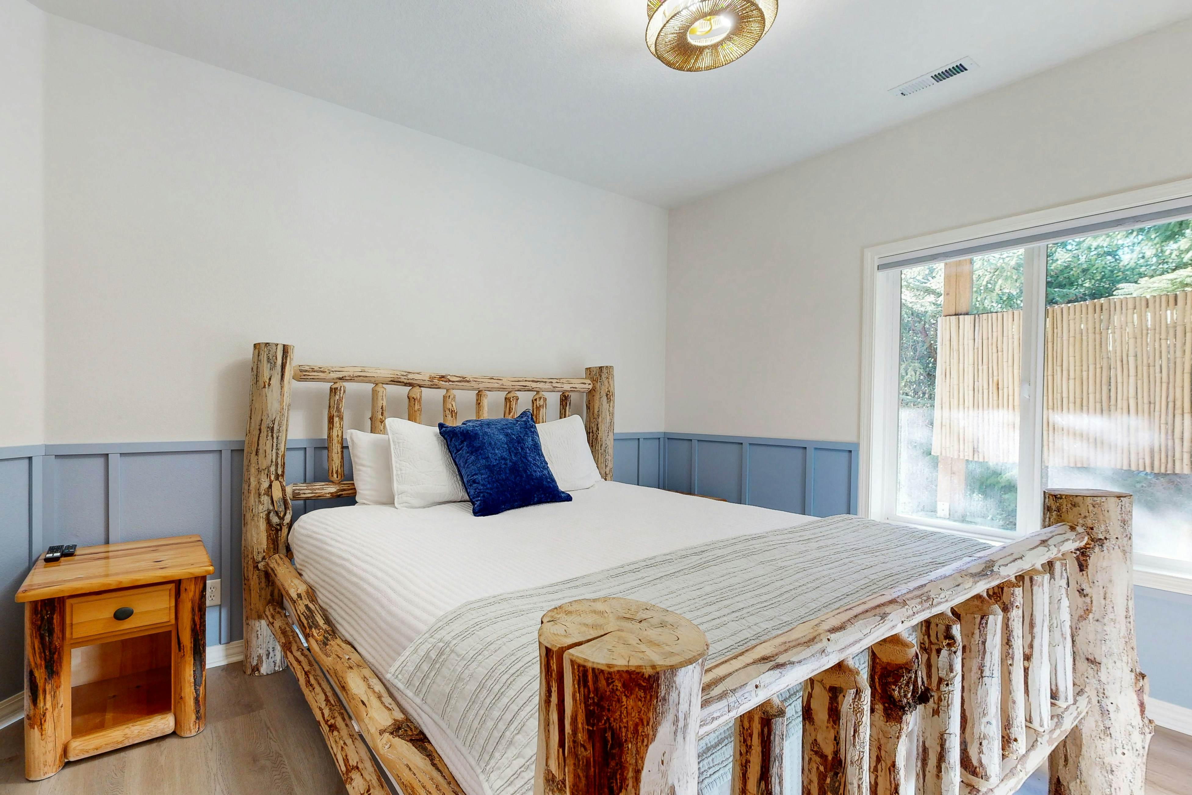 Everything Remodeled-Water View-Private Hot Tub-WiFi-Game Room