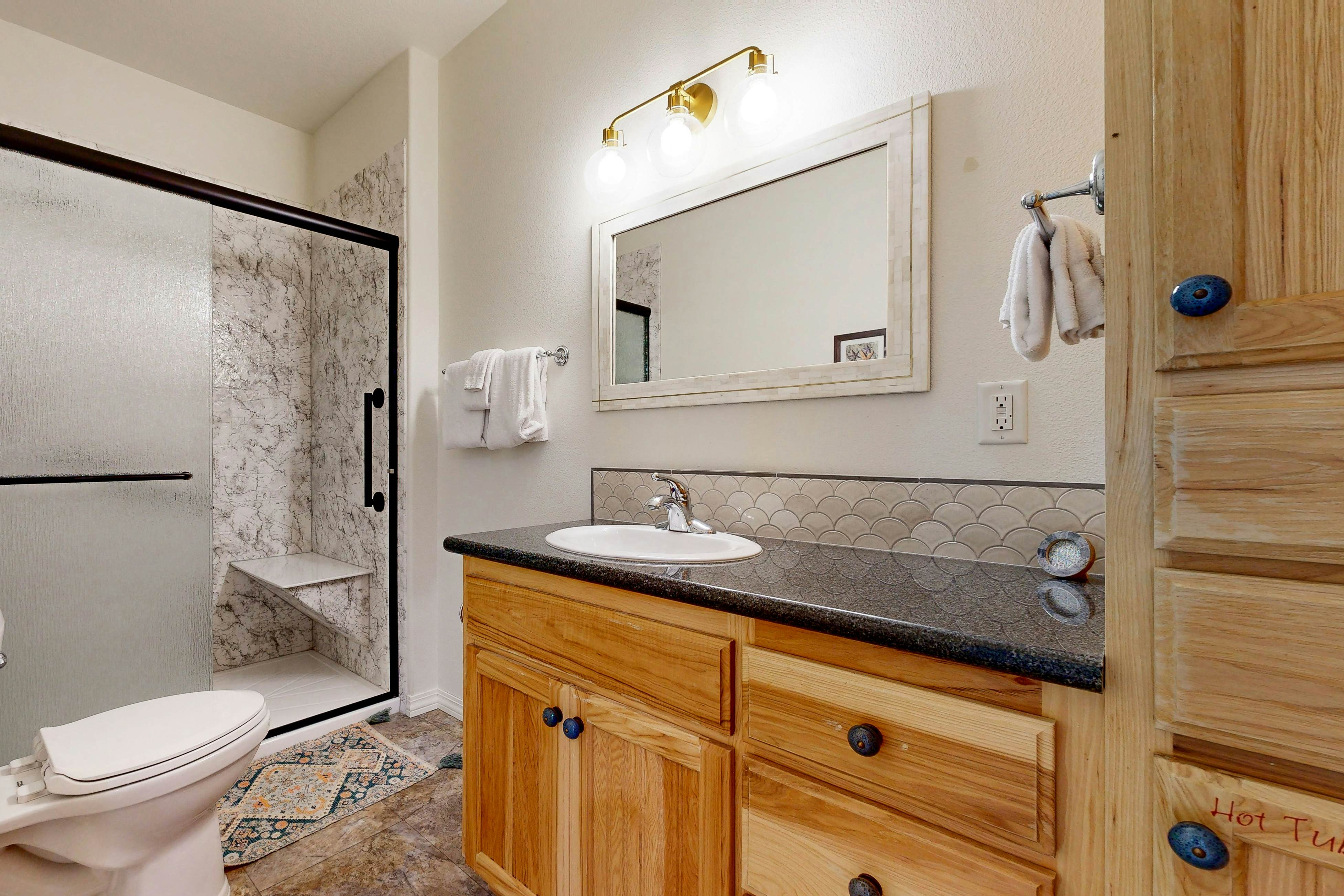 Everything Remodeled-Water View-Private Hot Tub-WiFi-Game Room