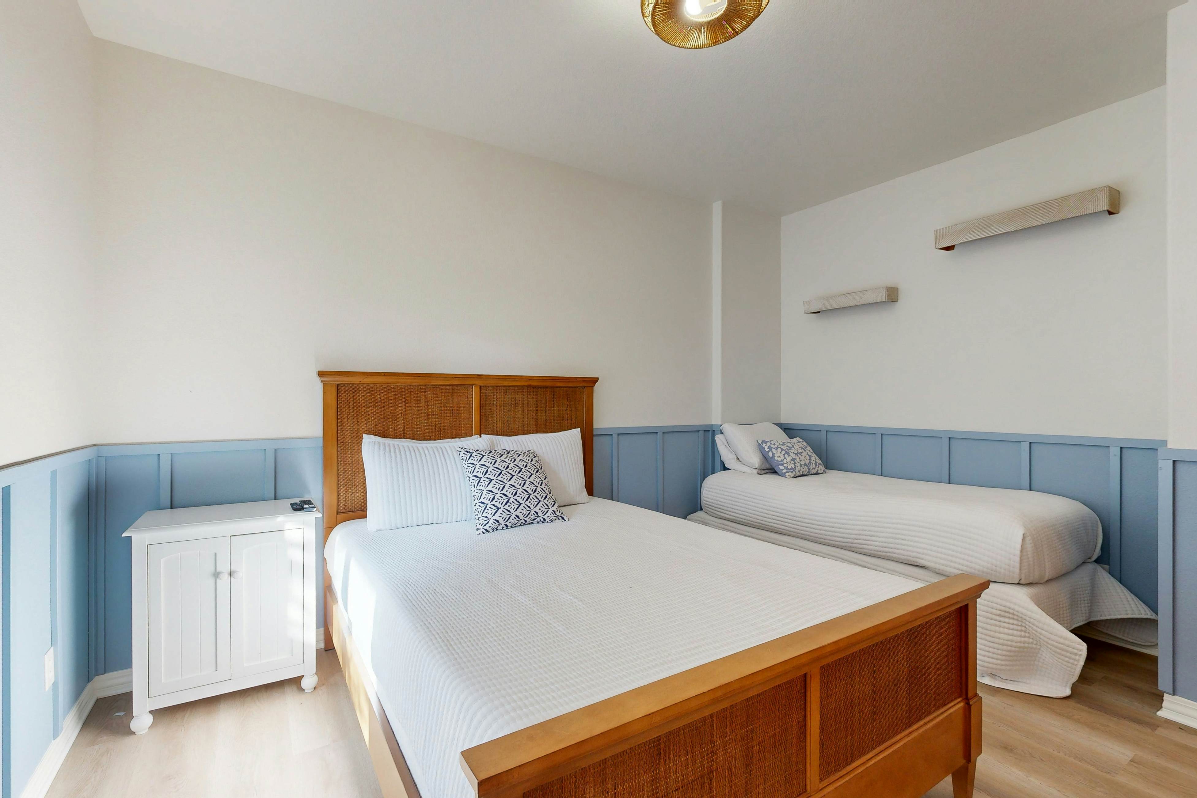 Everything Remodeled-Water View-Private Hot Tub-WiFi-Game Room