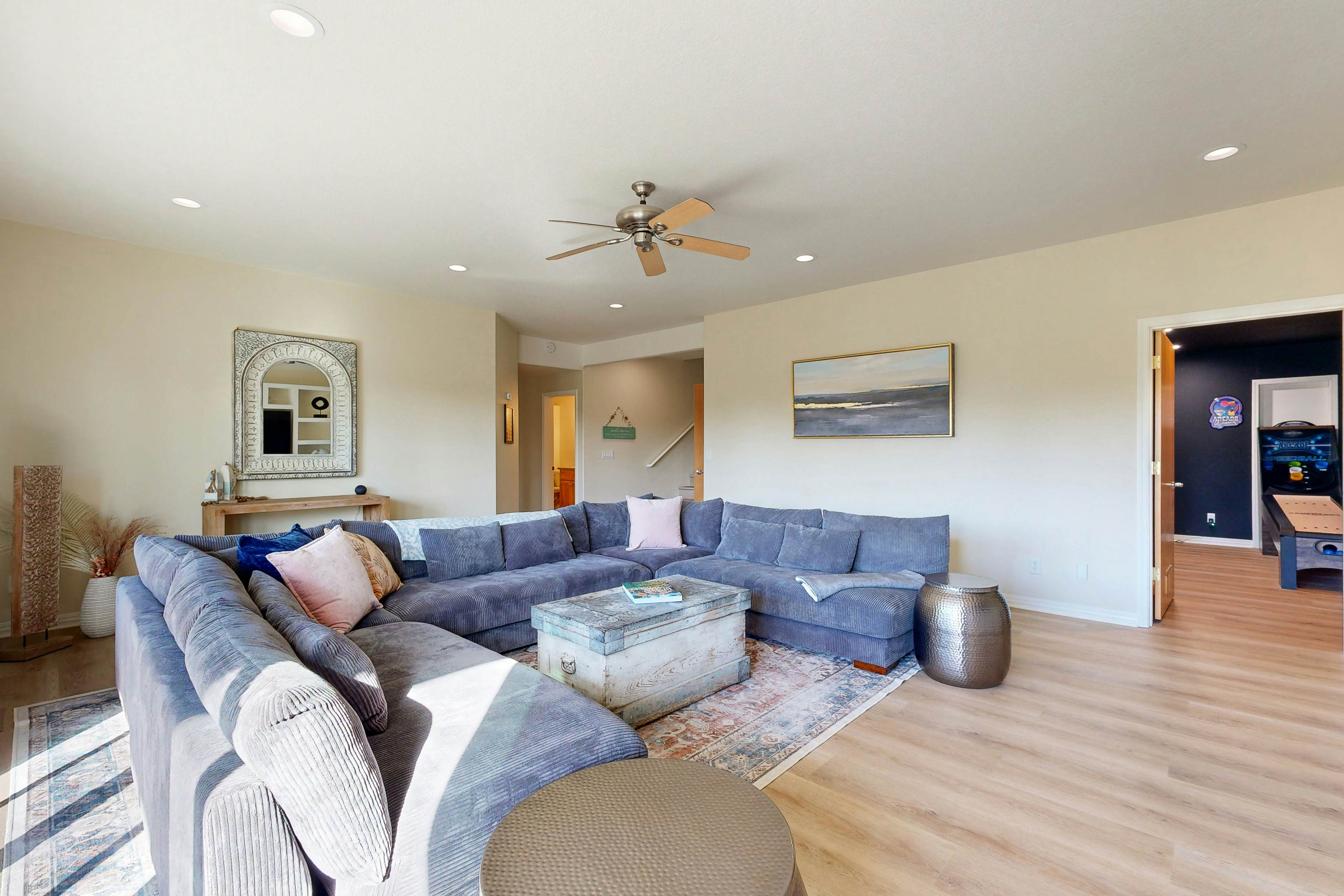 Everything Remodeled-Water View-Private Hot Tub-WiFi-Game Room