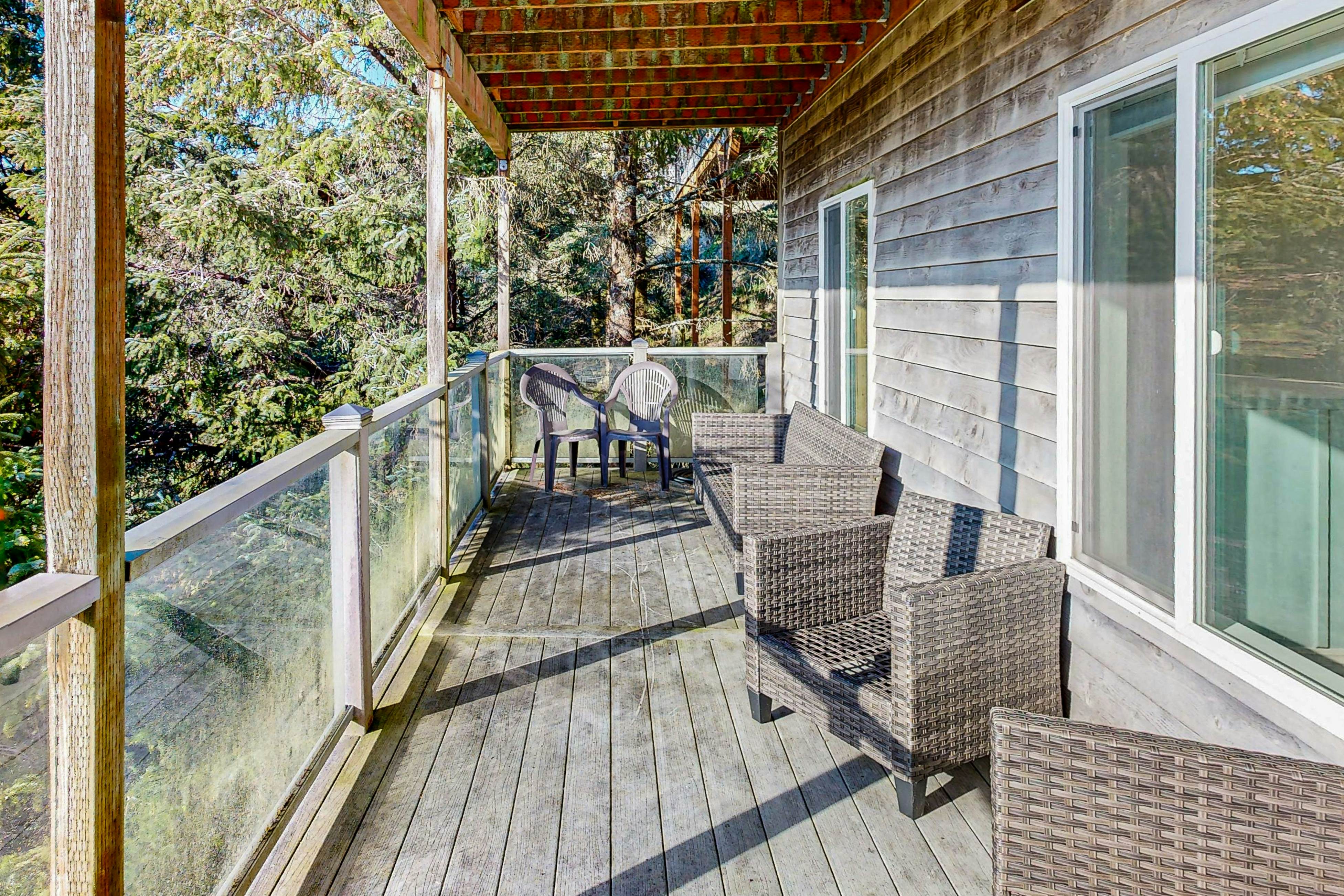 Everything Remodeled-Water View-Private Hot Tub-WiFi-Game Room