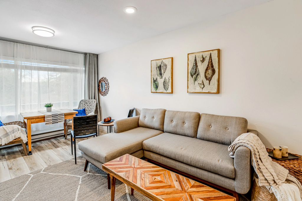 Vibrant polished condo with oceanfront views patio and with D access