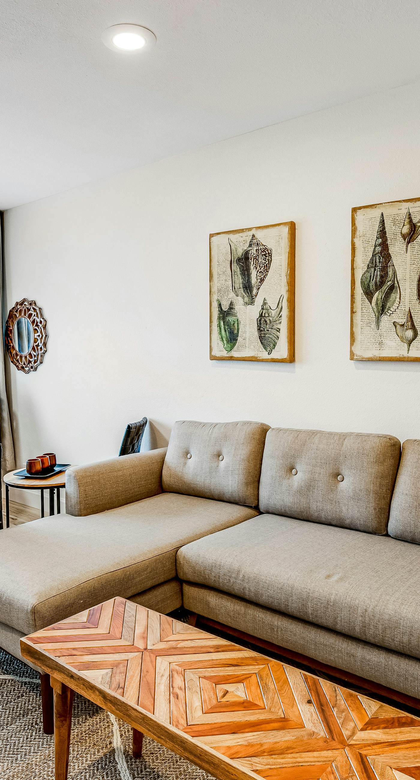 Vibrant polished condo with oceanfront views patio and with D access