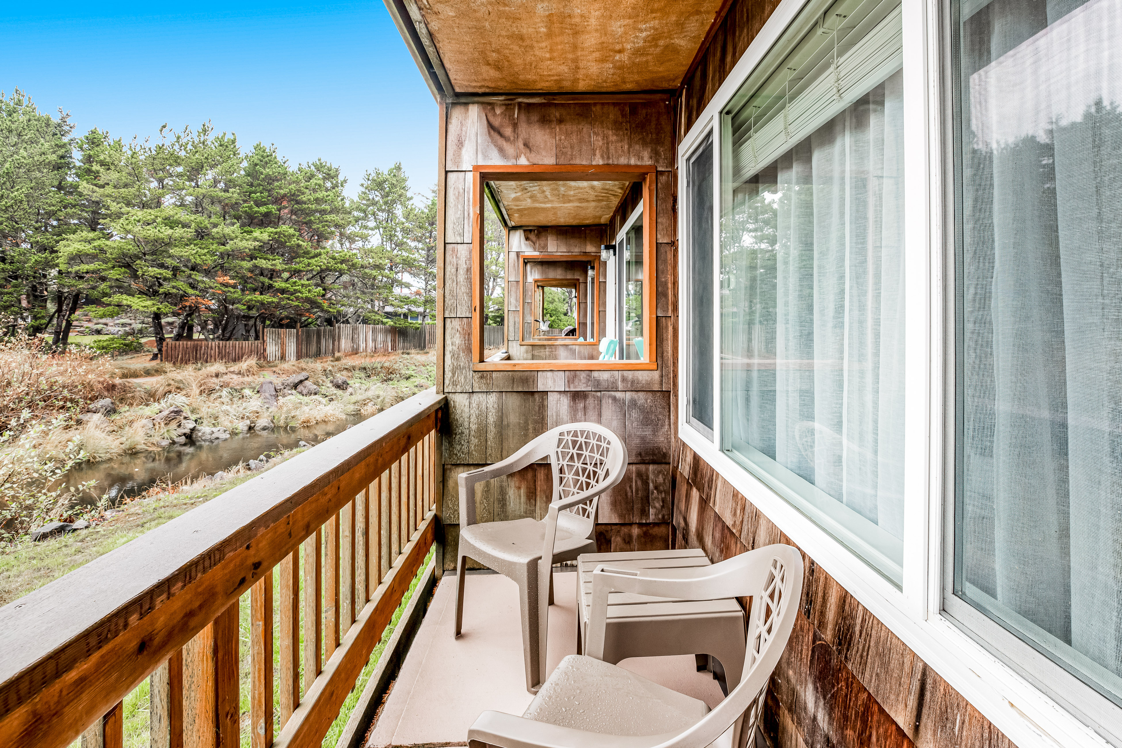 Vibrant polished condo with oceanfront views patio and with D access