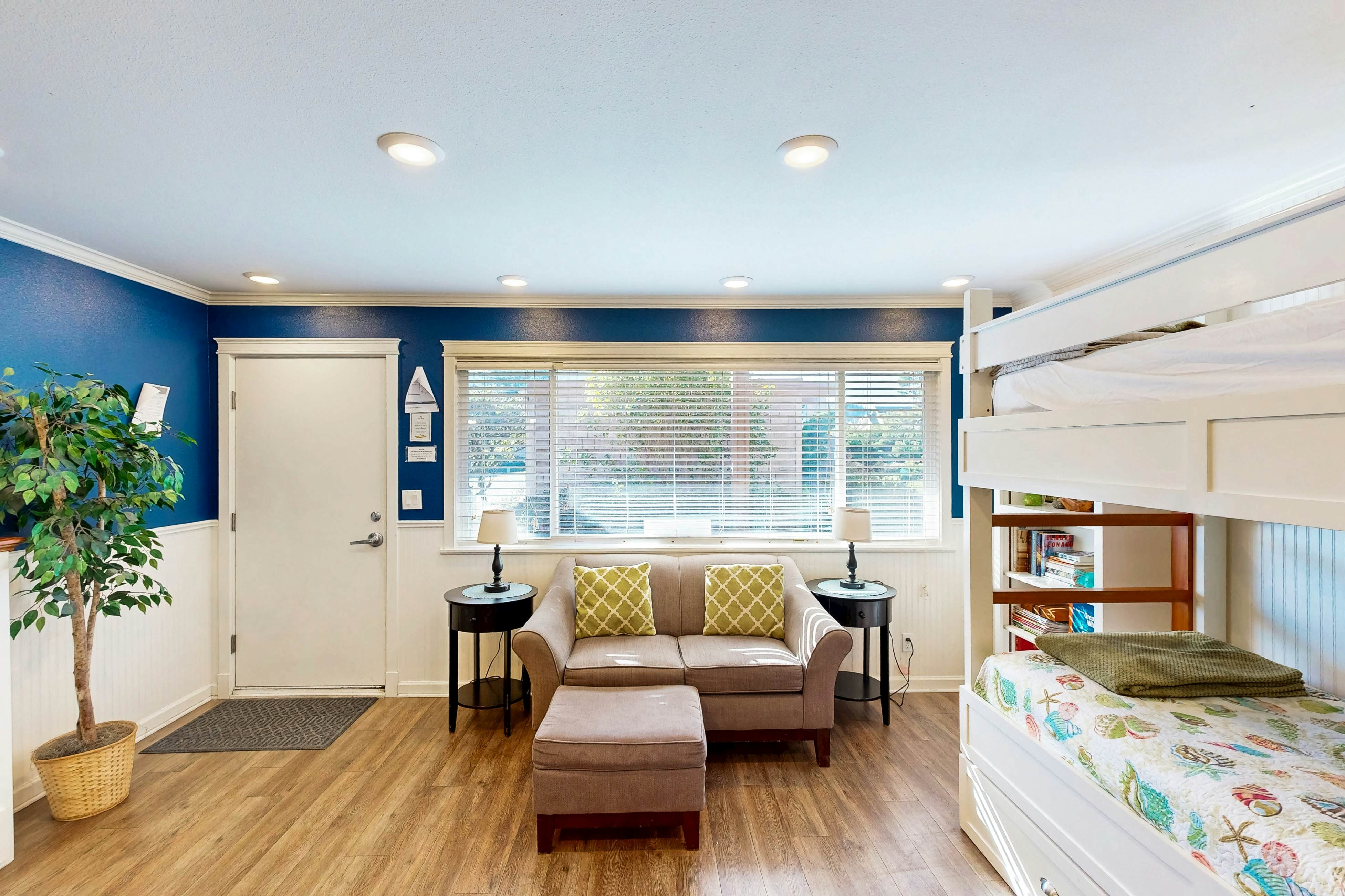 Modern and Colorful Dog-Friendly Condo Right Next to Beach