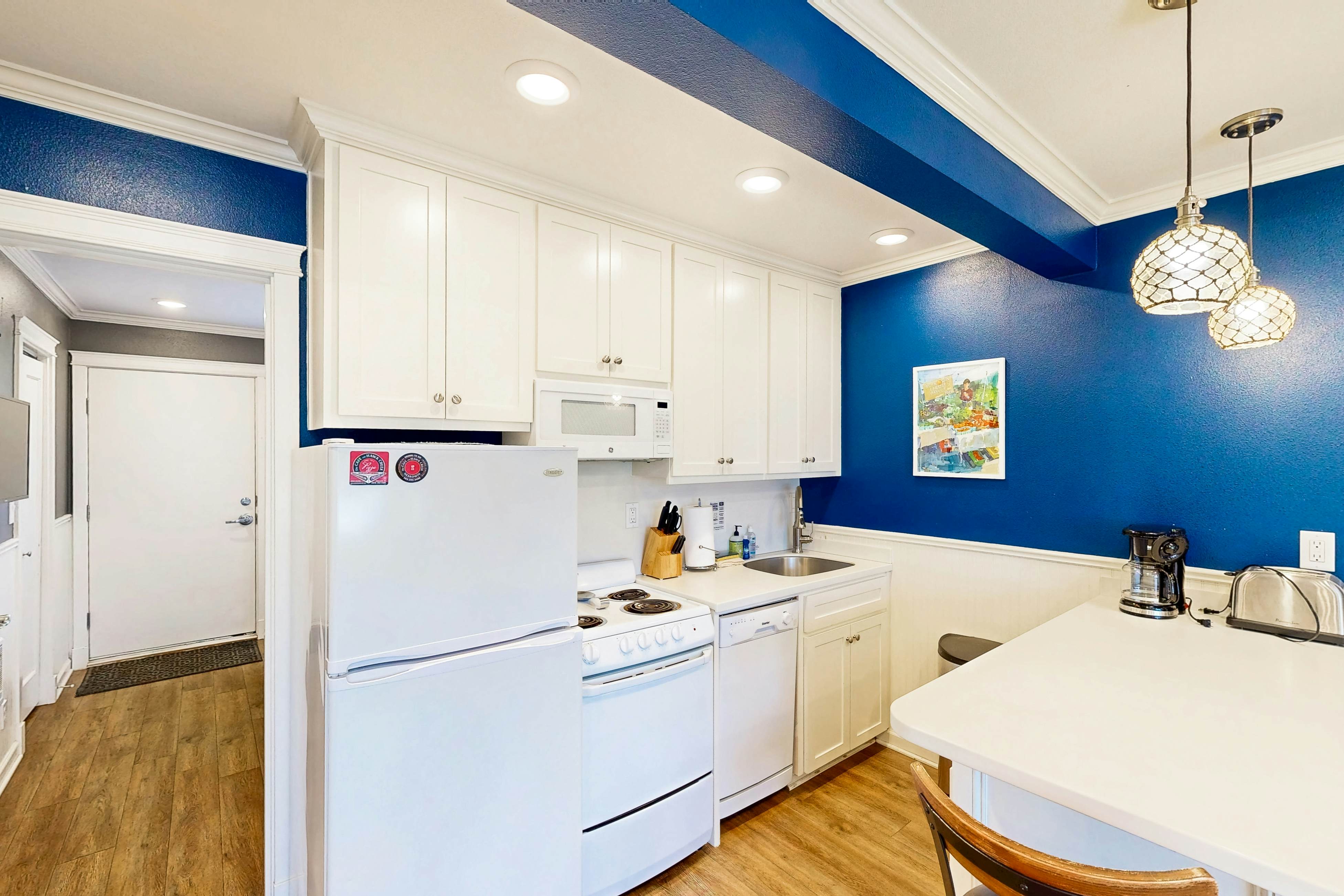 Modern and Colorful Dog-Friendly Condo Right Next to Beach