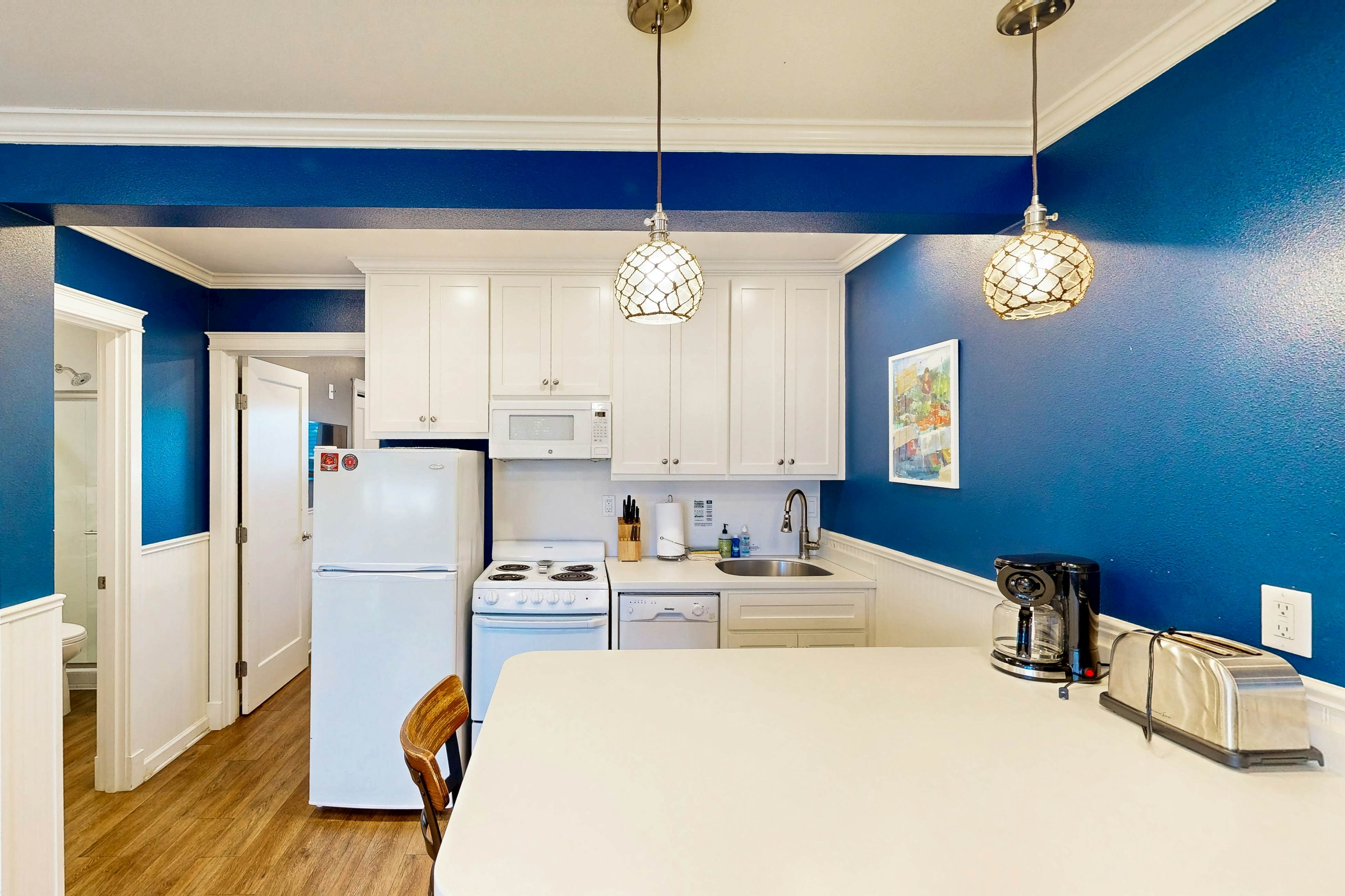 Modern and Colorful Dog-Friendly Condo Right Next to Beach