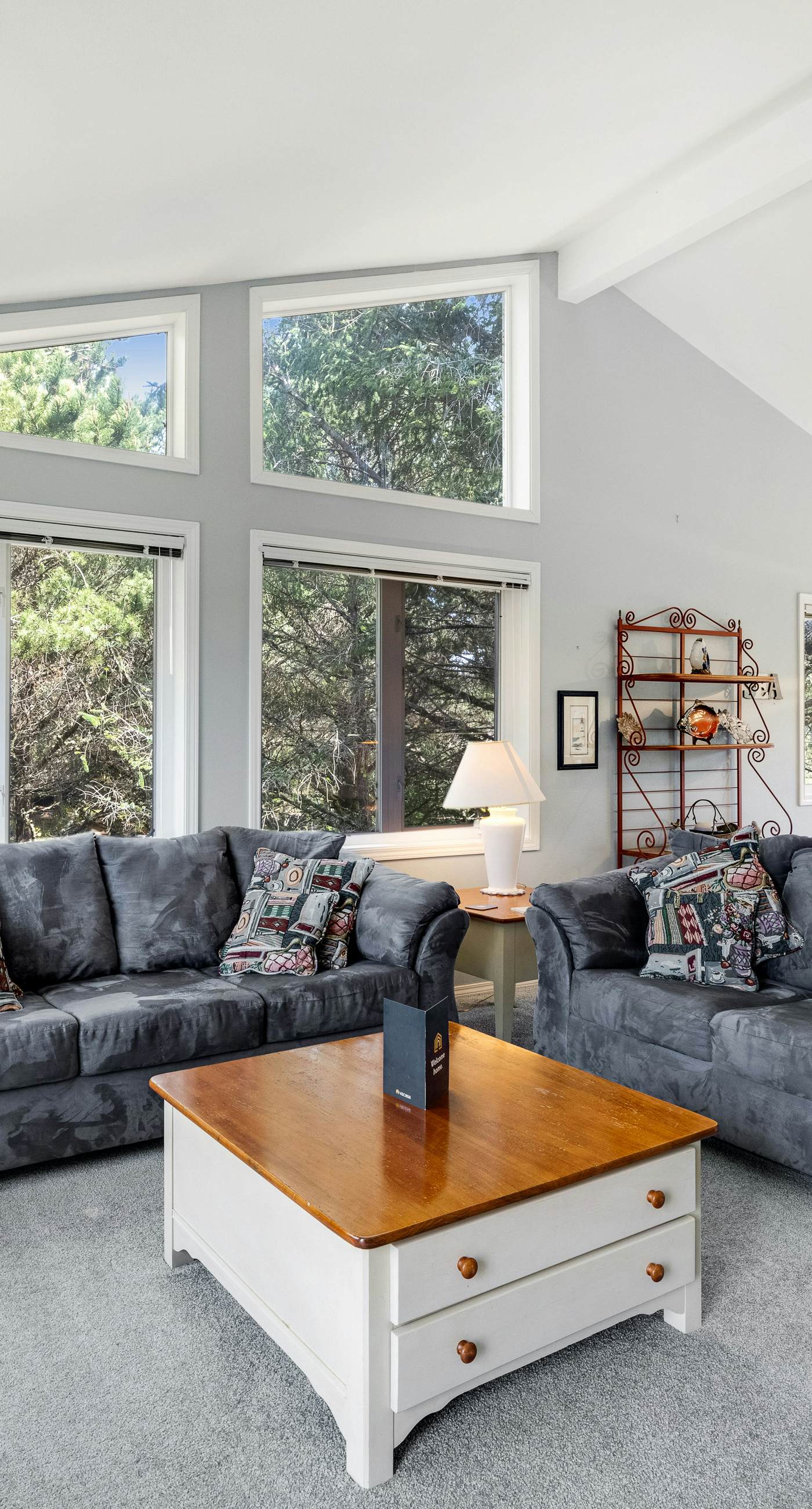 Serene home with entertainment full kitchen and easy beach access