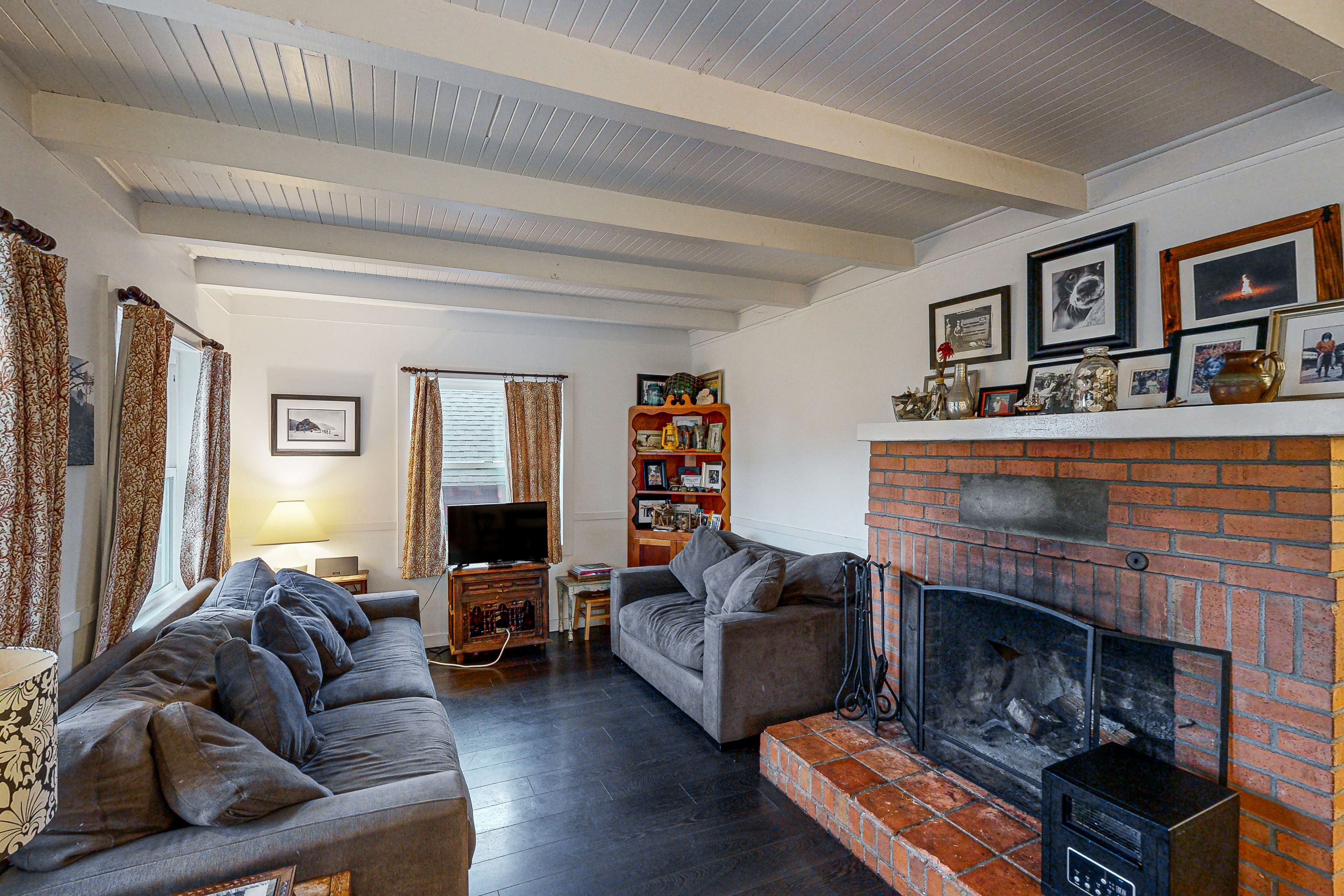 Cozy cottage with rooftop terrace and entertainment near beach