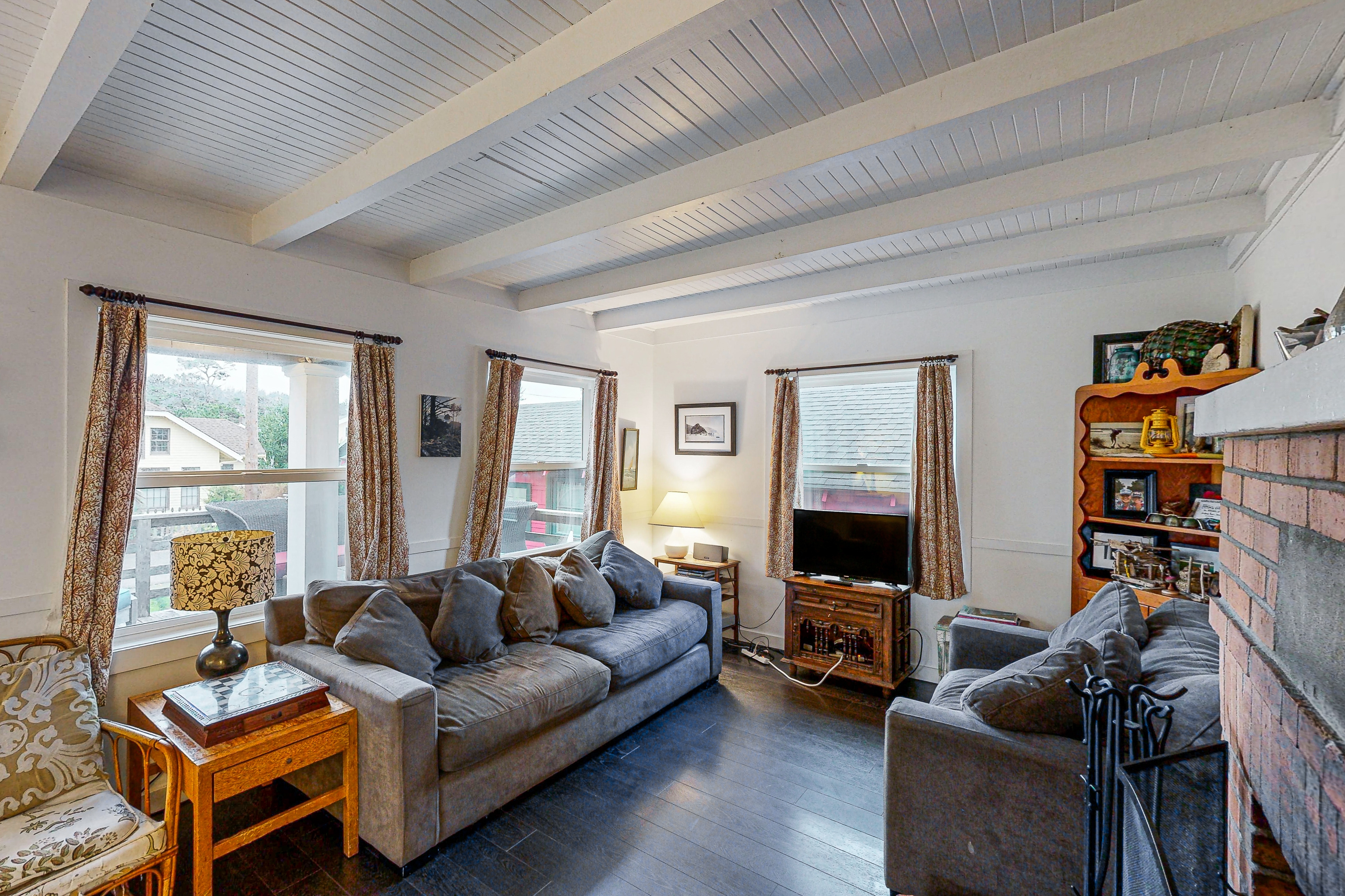 Cozy cottage with rooftop terrace and entertainment near beach