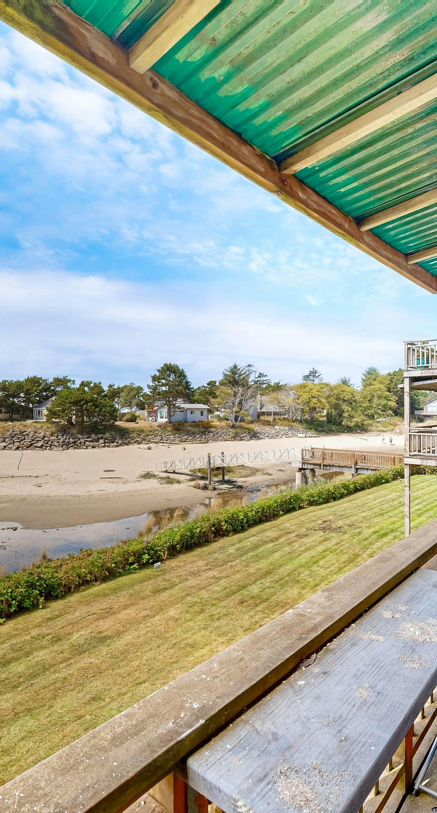 Dog friendly oceanfront condo with beach access and Proposal Rock view