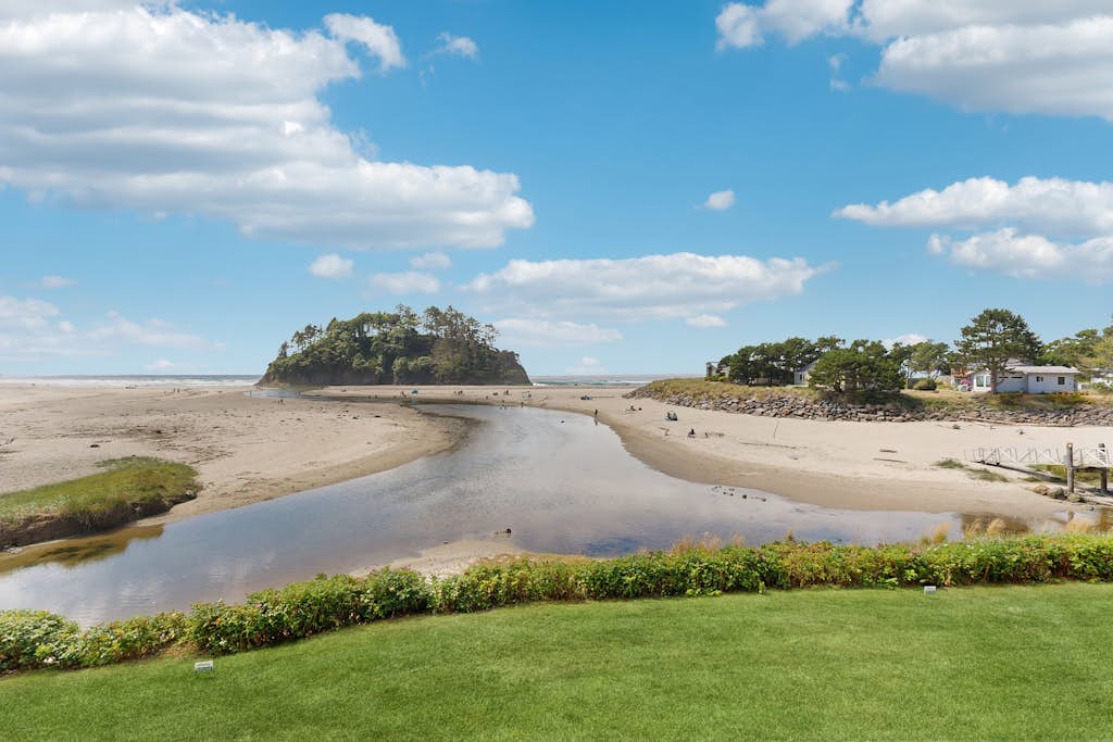 Dog friendly oceanfront condo with beach access and Proposal Rock view