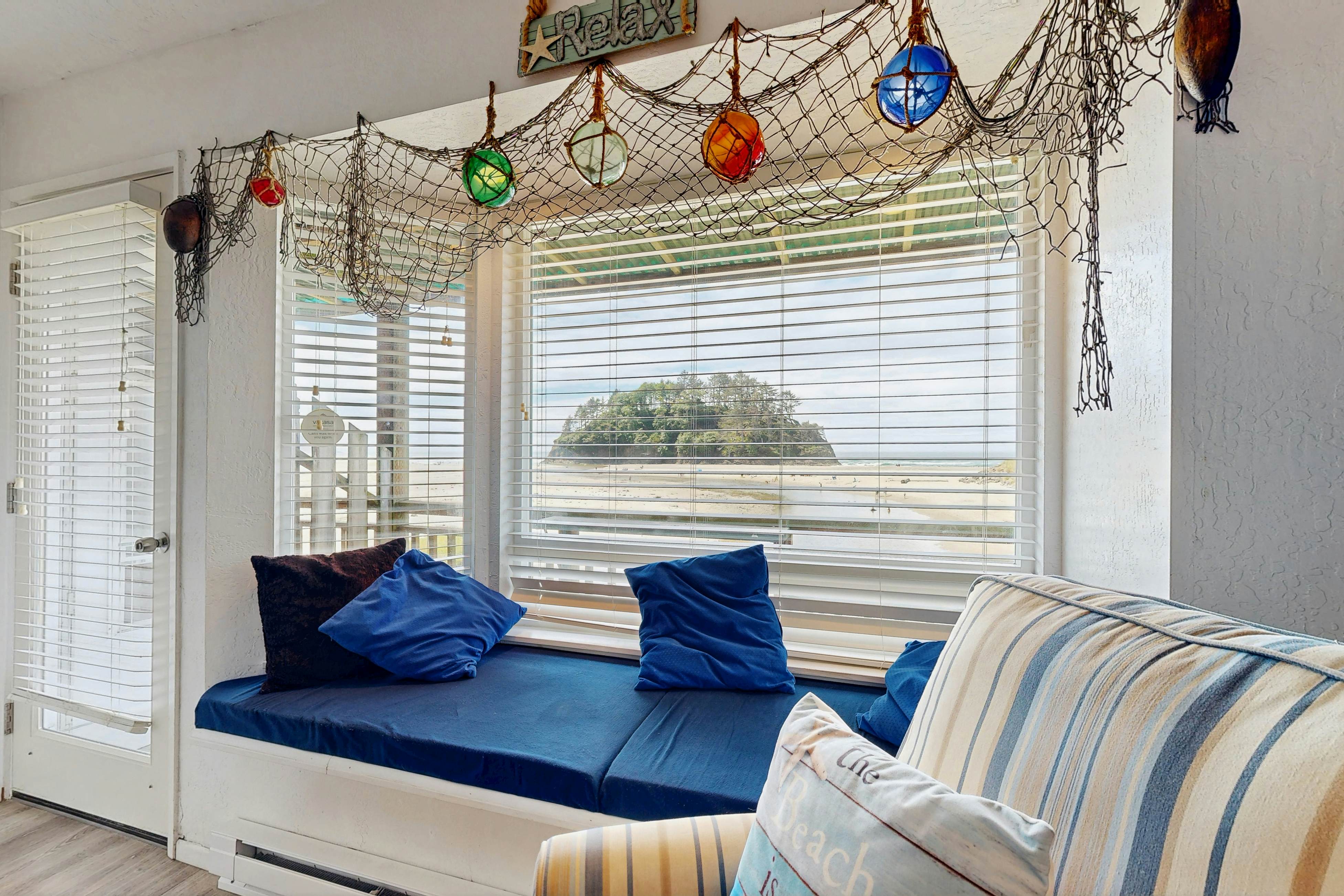 Dog-friendly oceanfront condo with beach access & Proposal Rock view