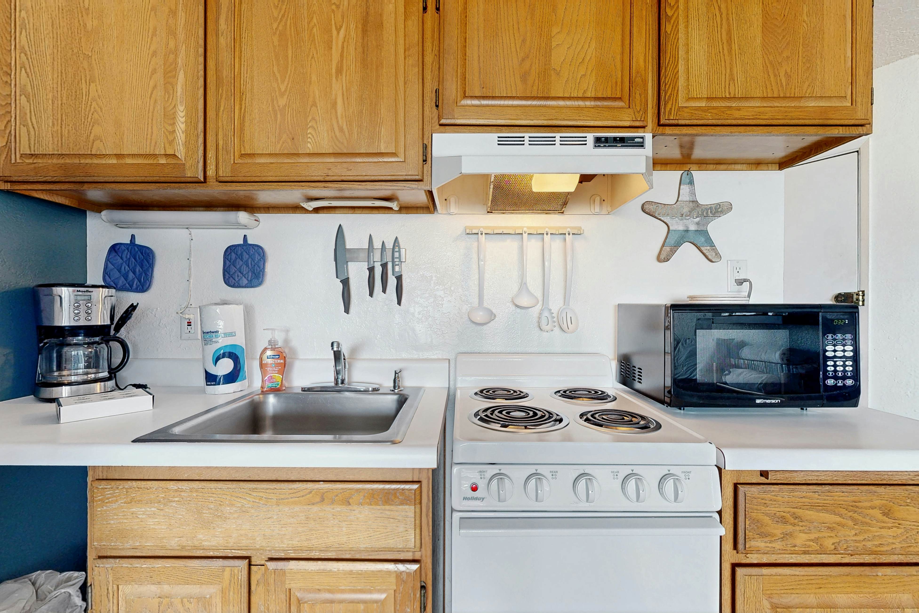 Dog-friendly oceanfront condo with beach access & Proposal Rock view