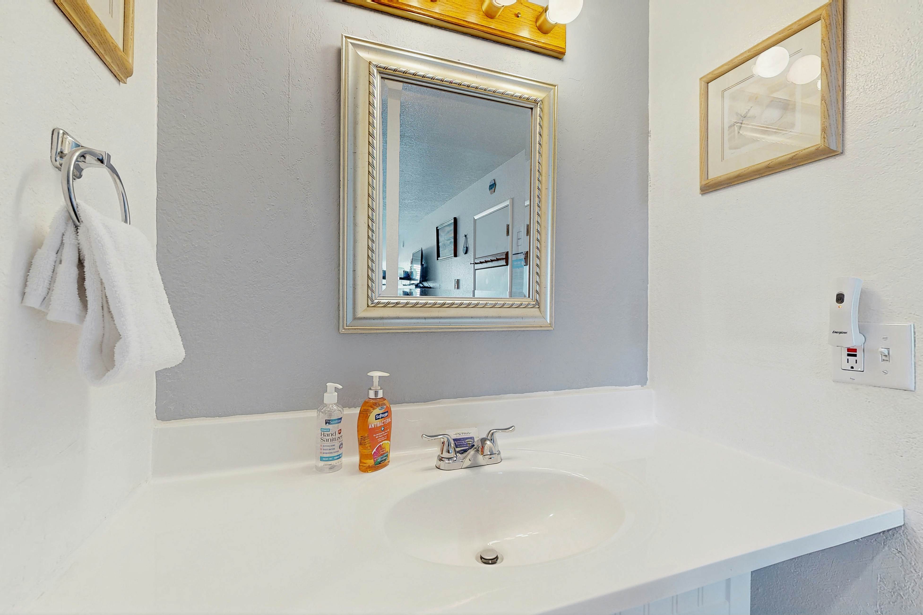 Dog-friendly oceanfront condo with beach access & Proposal Rock view