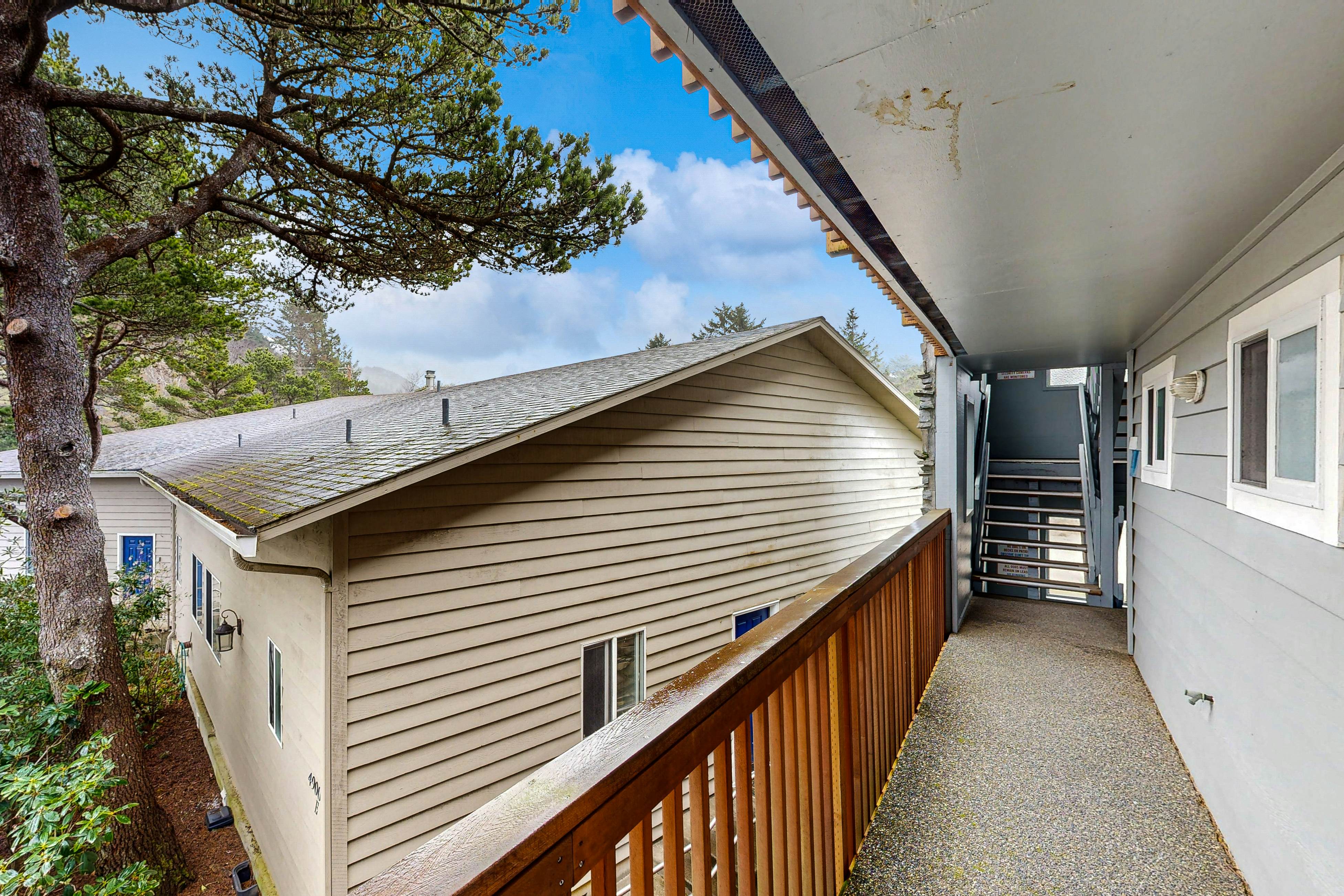 Dog-friendly oceanfront condo with beach access & Proposal Rock view