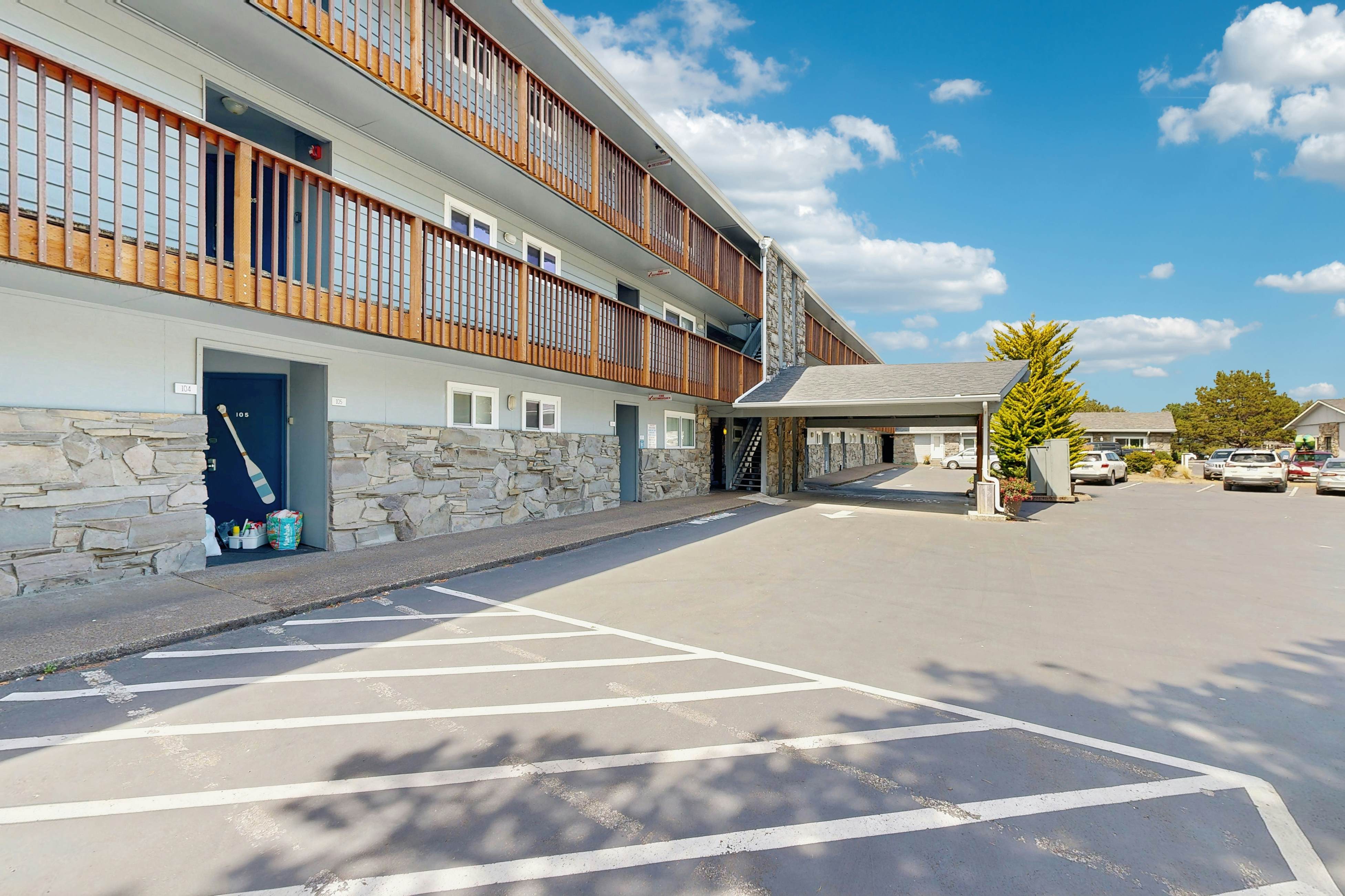 Dog-friendly oceanfront condo with beach access & Proposal Rock view