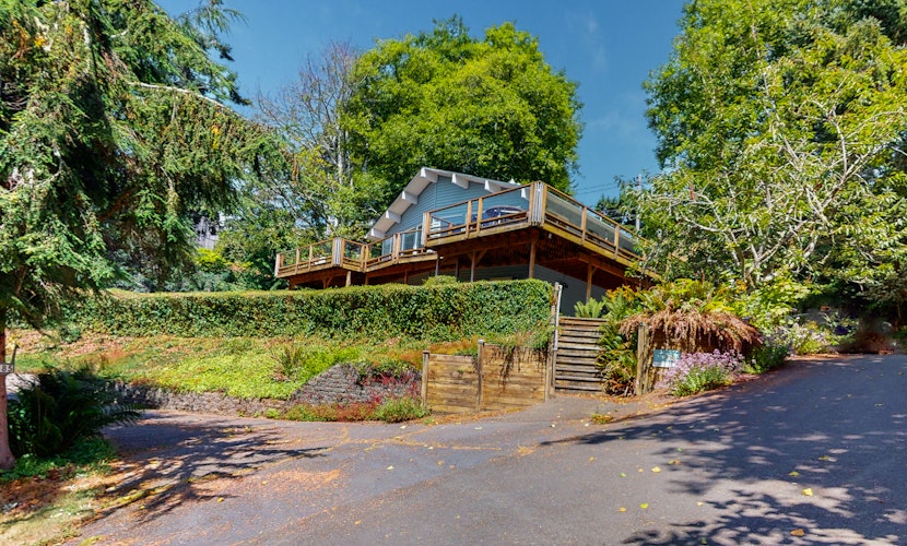 Family Friendly Home with Hot Tub Ocean View and Entertainment Near Beach