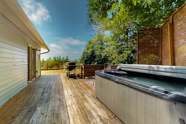 Family Friendly Home with Hot Tub Ocean View and Entertainment Near Beach