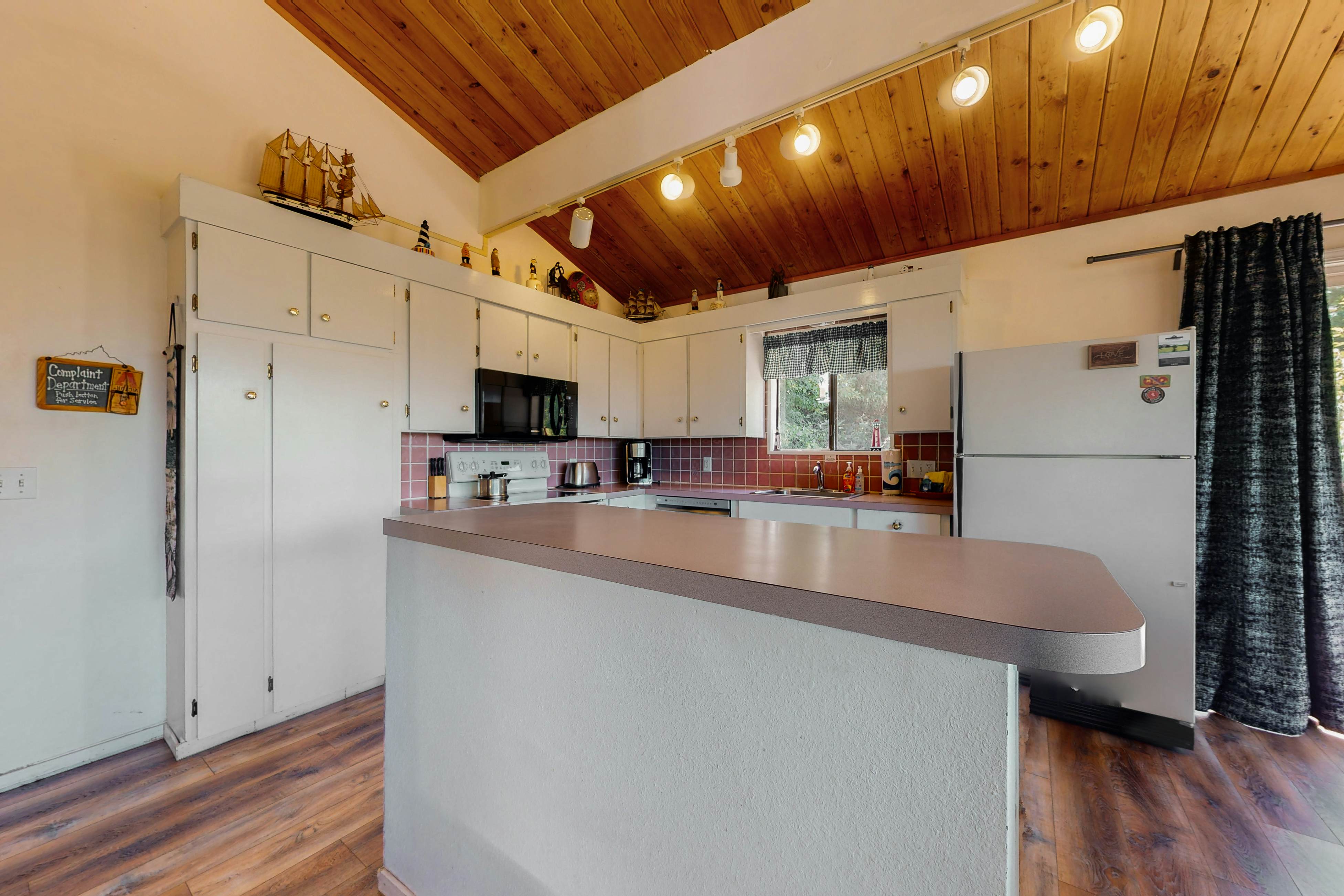 Family-Friendly Home with Hot Tub, Ocean View, and Entertainment - Near Beach