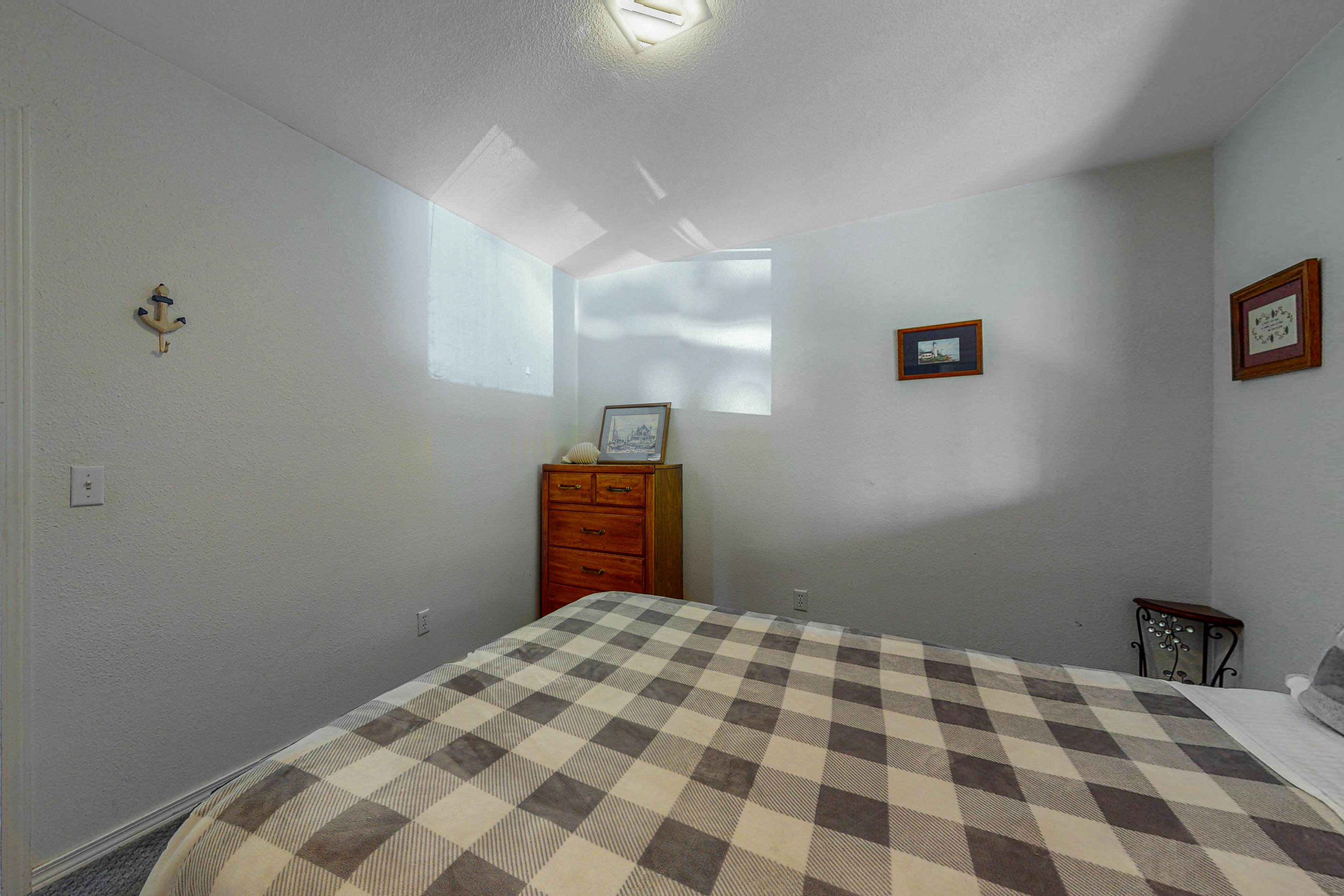 Family-Friendly Home with Hot Tub, Ocean View, and Entertainment - Near Beach