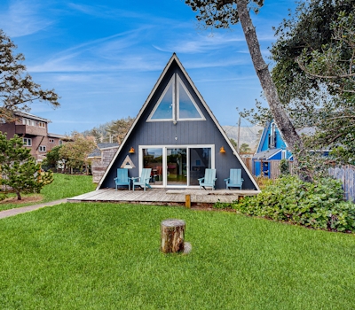 Quiet Coastal Cabin Home with Private Hot Tub Less Than a Block From Beach