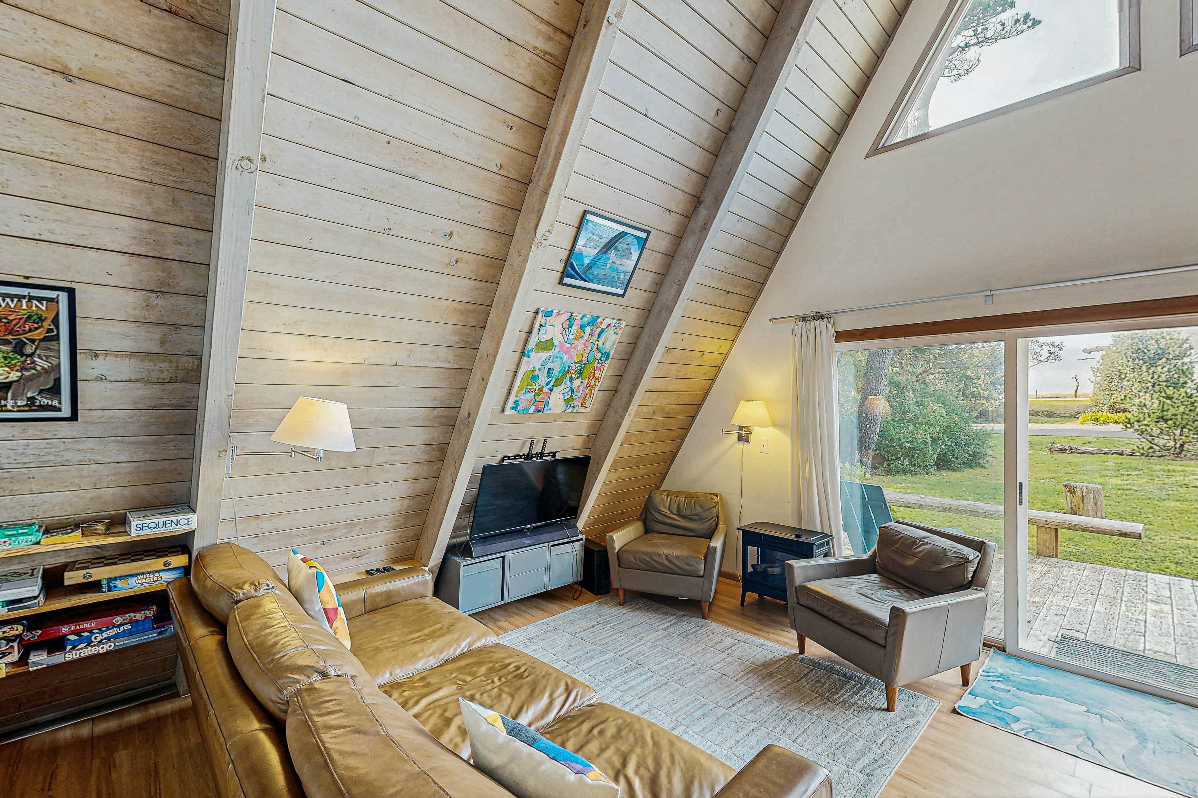 Quiet Coastal Cabin Home with Private Hot Tub - Less Than a Block From Beach