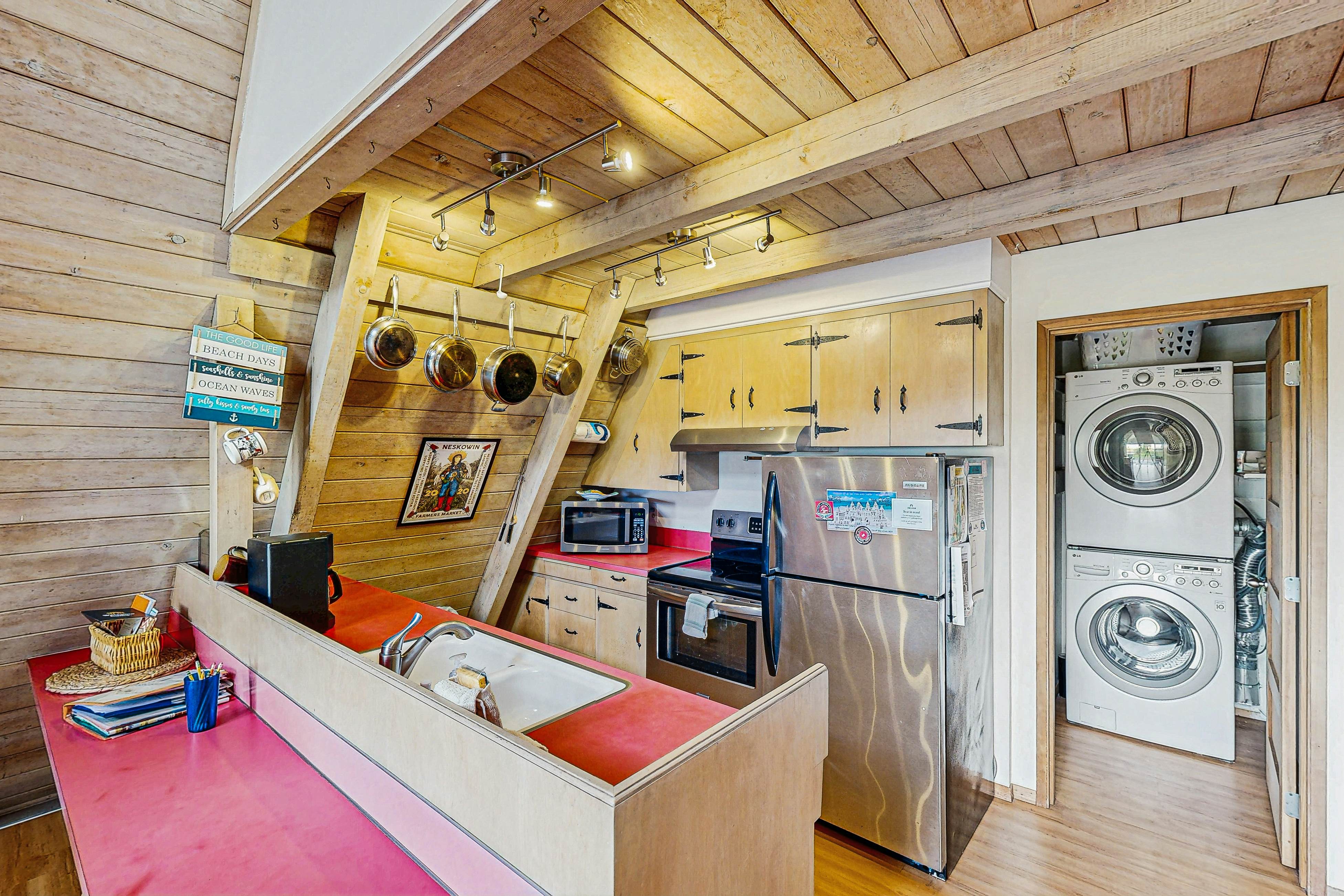 Quiet Coastal Cabin Home with Private Hot Tub - Less Than a Block From Beach