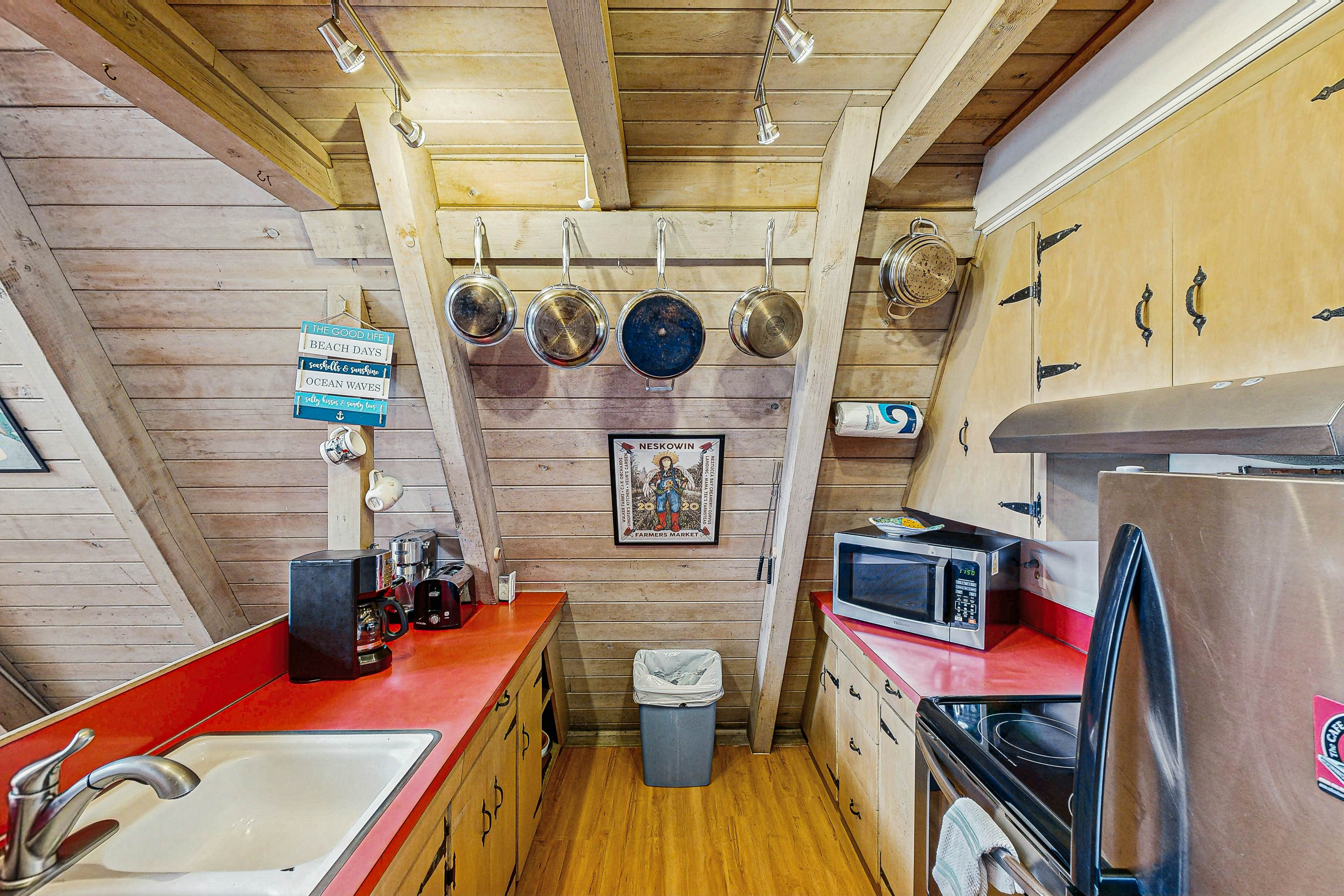 Quiet Coastal Cabin Home with Private Hot Tub - Less Than a Block From Beach