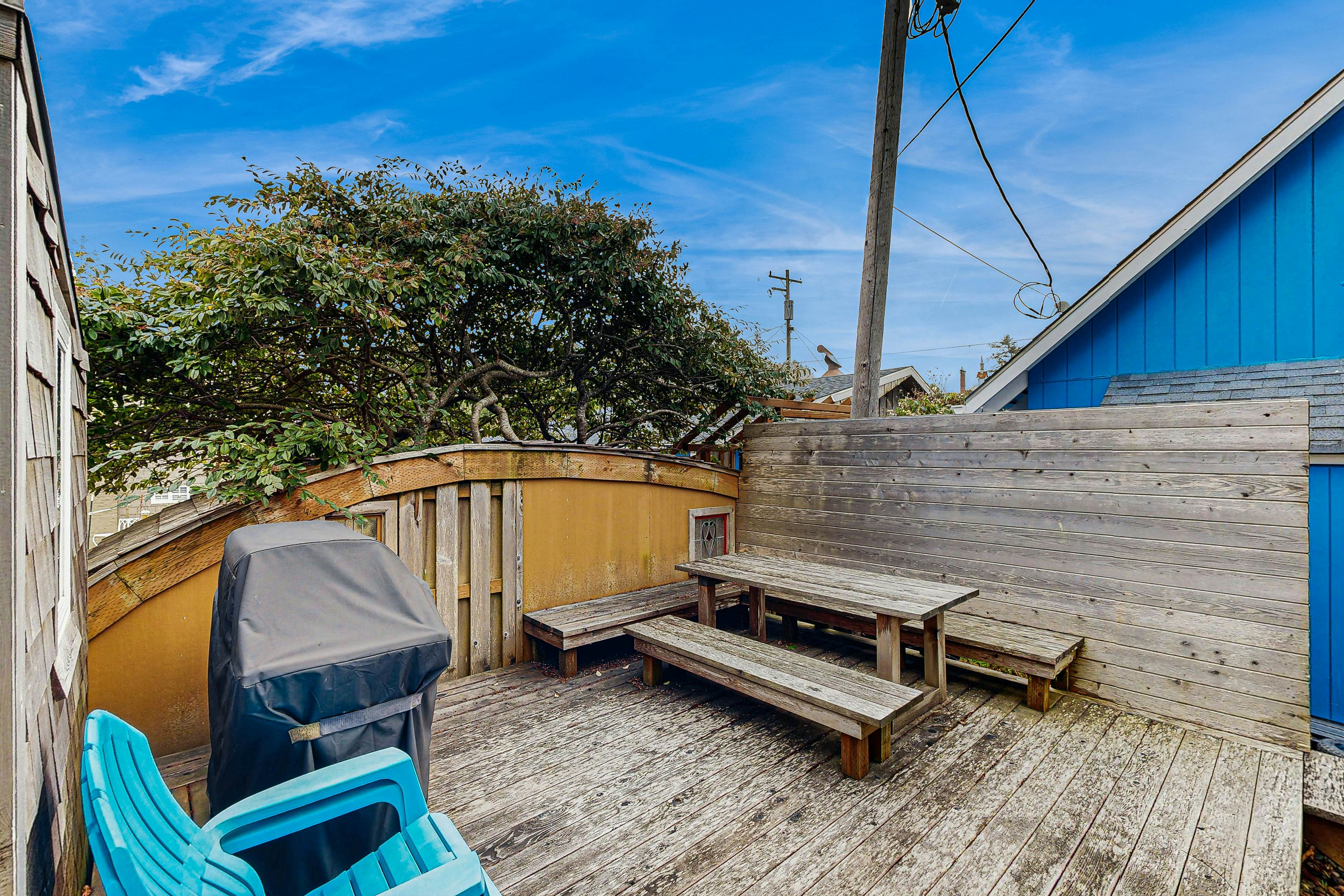 Quiet Coastal Cabin Home with Private Hot Tub - Less Than a Block From Beach
