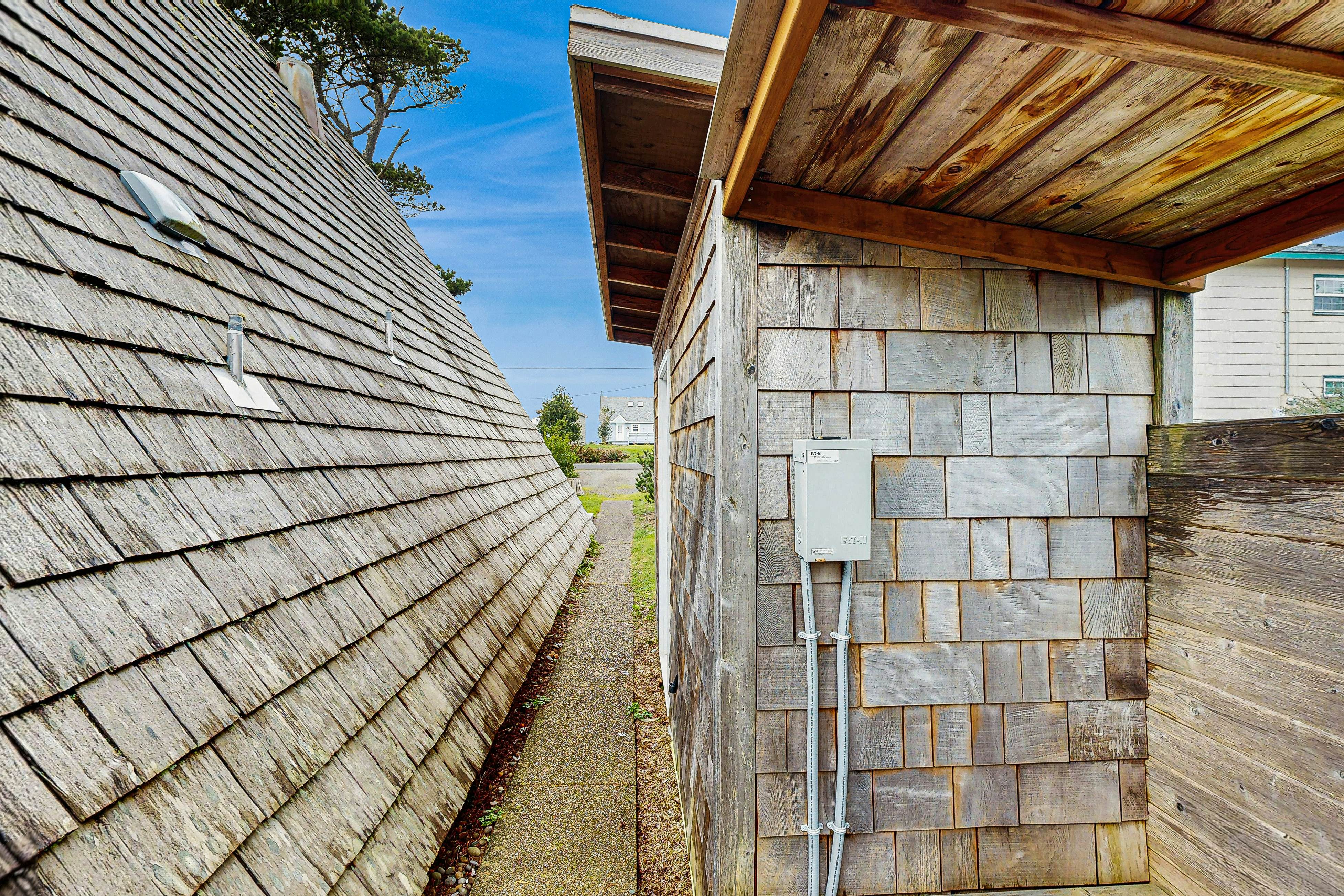 Quiet Coastal Cabin Home with Private Hot Tub - Less Than a Block From Beach