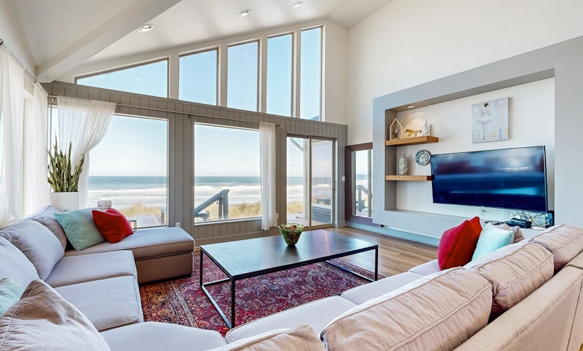 New oceanfront home with hot tub views A C and beach access 2 dogs OK