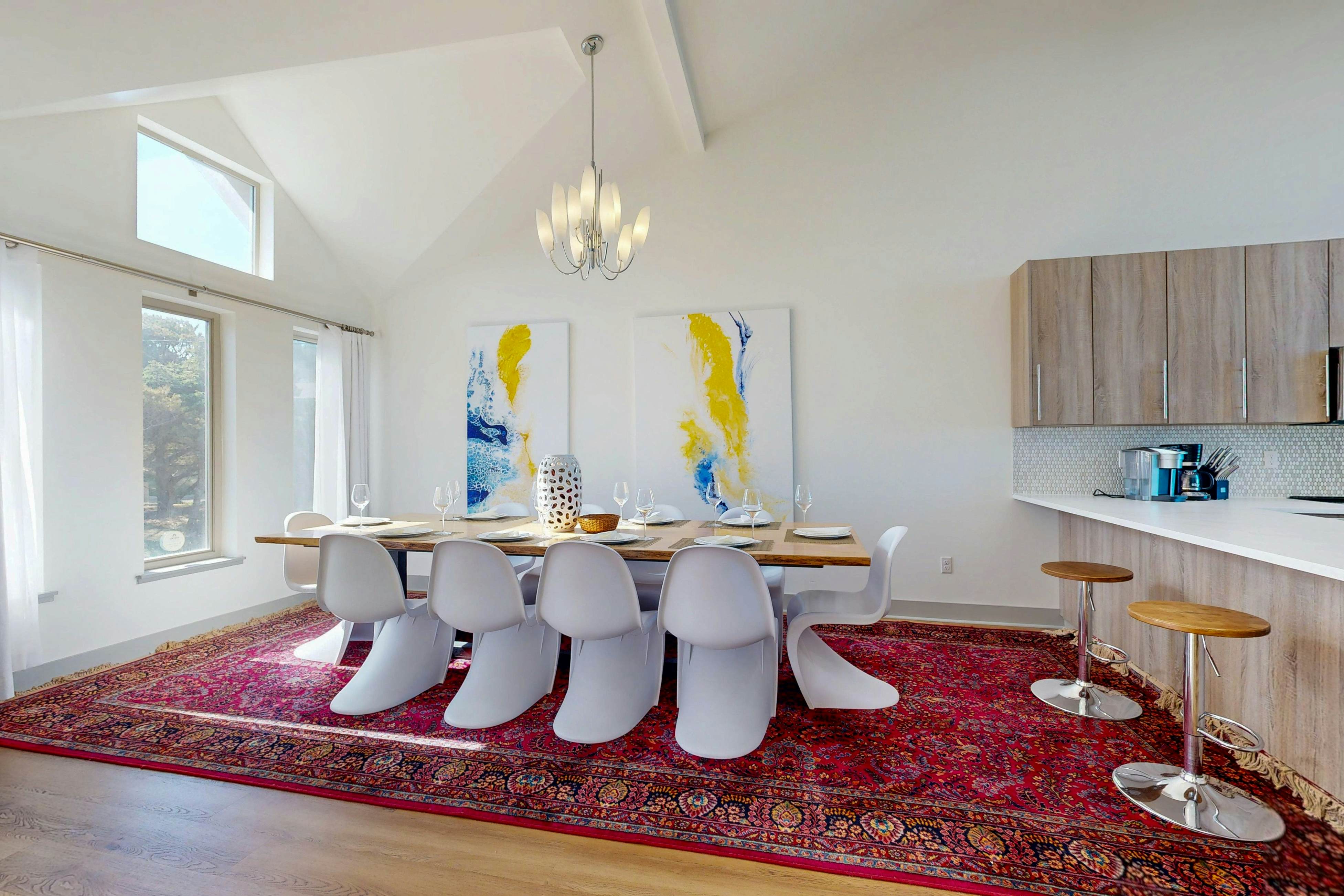 New oceanfront home w/ hot tub, views, A/C & beach access, 2 dogs OK