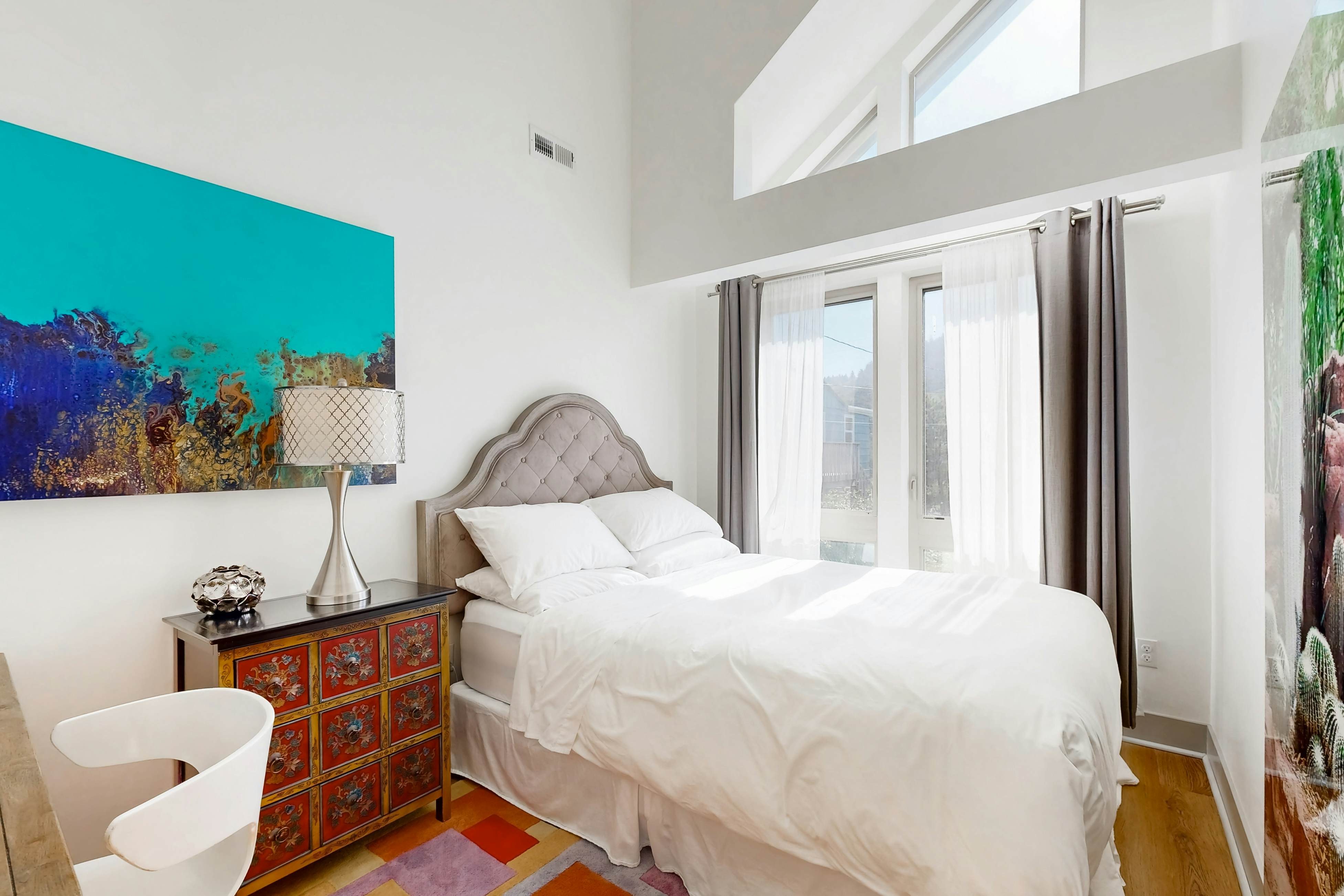 New oceanfront home w/ hot tub, views, A/C & beach access, 2 dogs OK