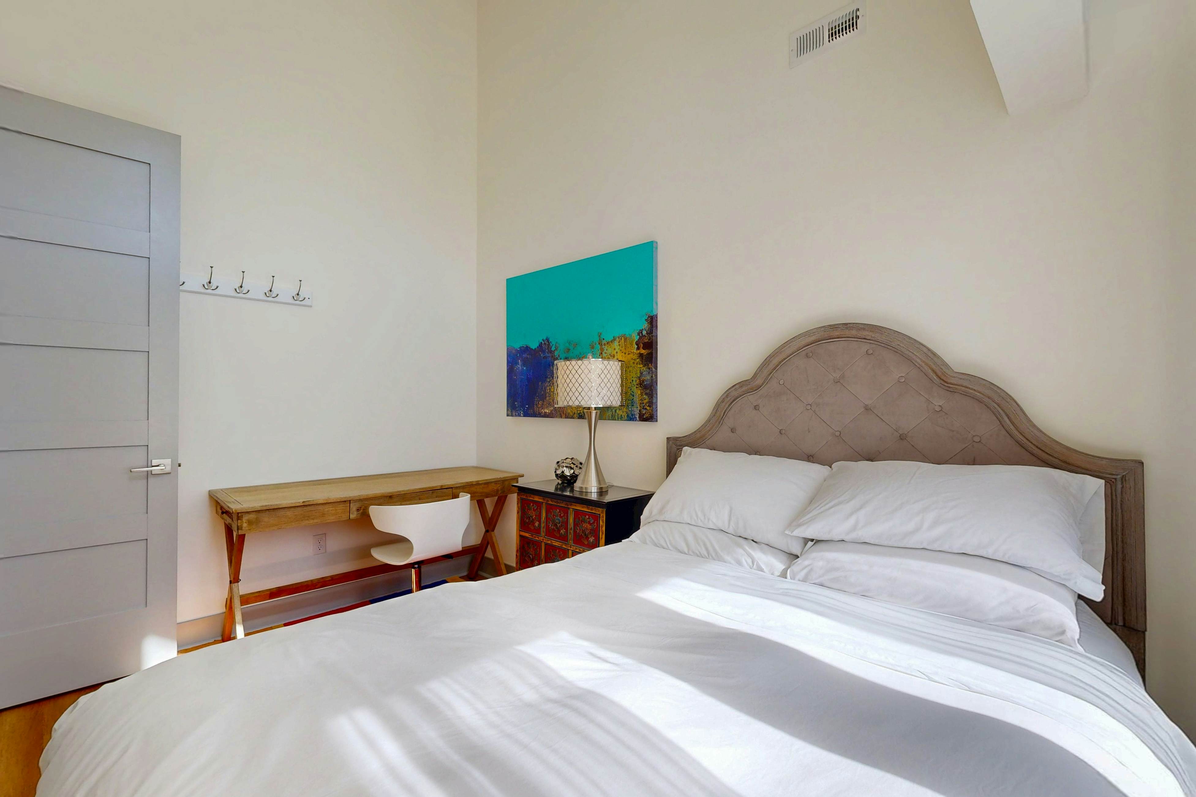 New oceanfront home w/ hot tub, views, A/C & beach access, 2 dogs OK