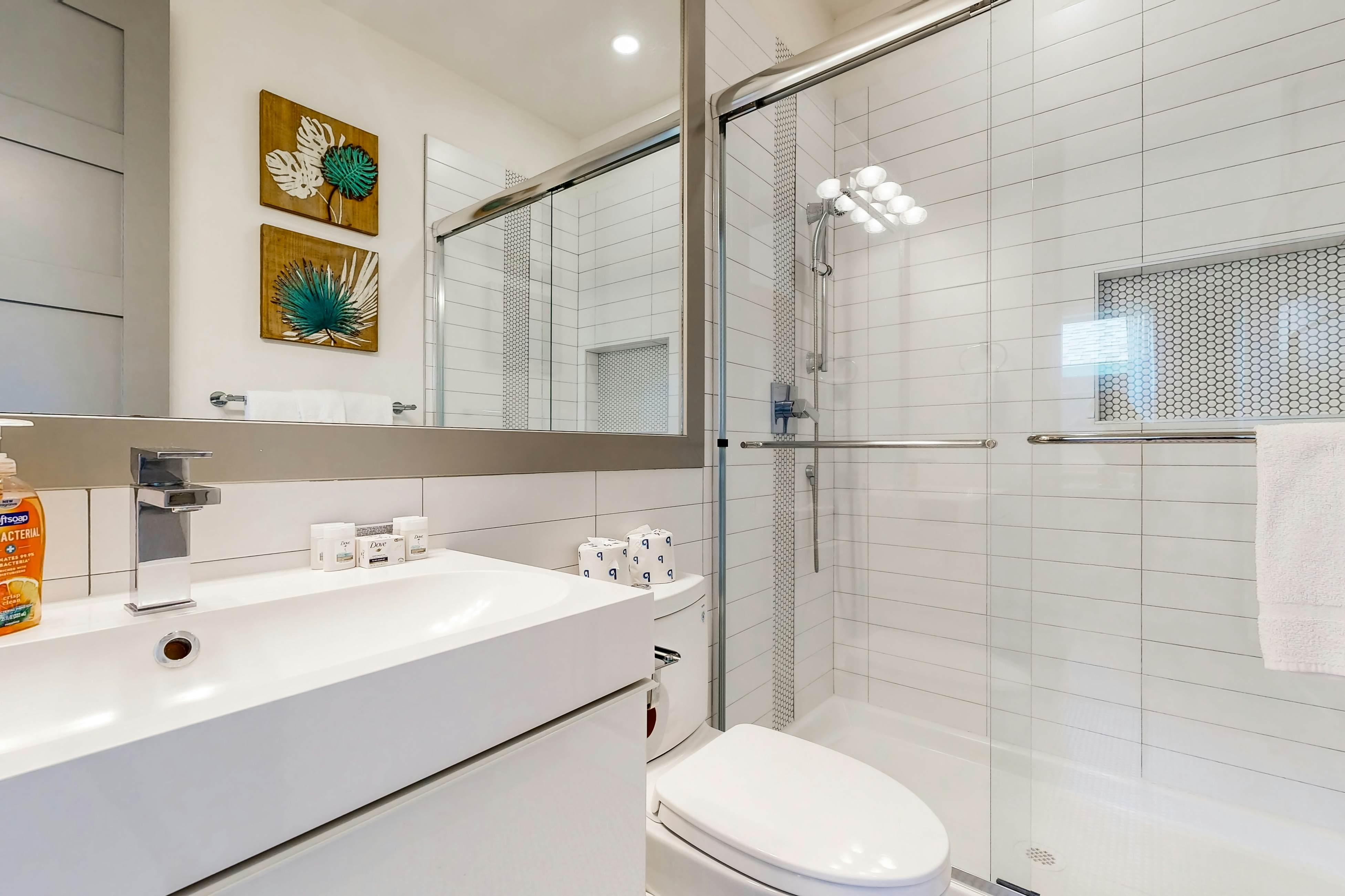 New oceanfront home w/ hot tub, views, A/C & beach access, 2 dogs OK