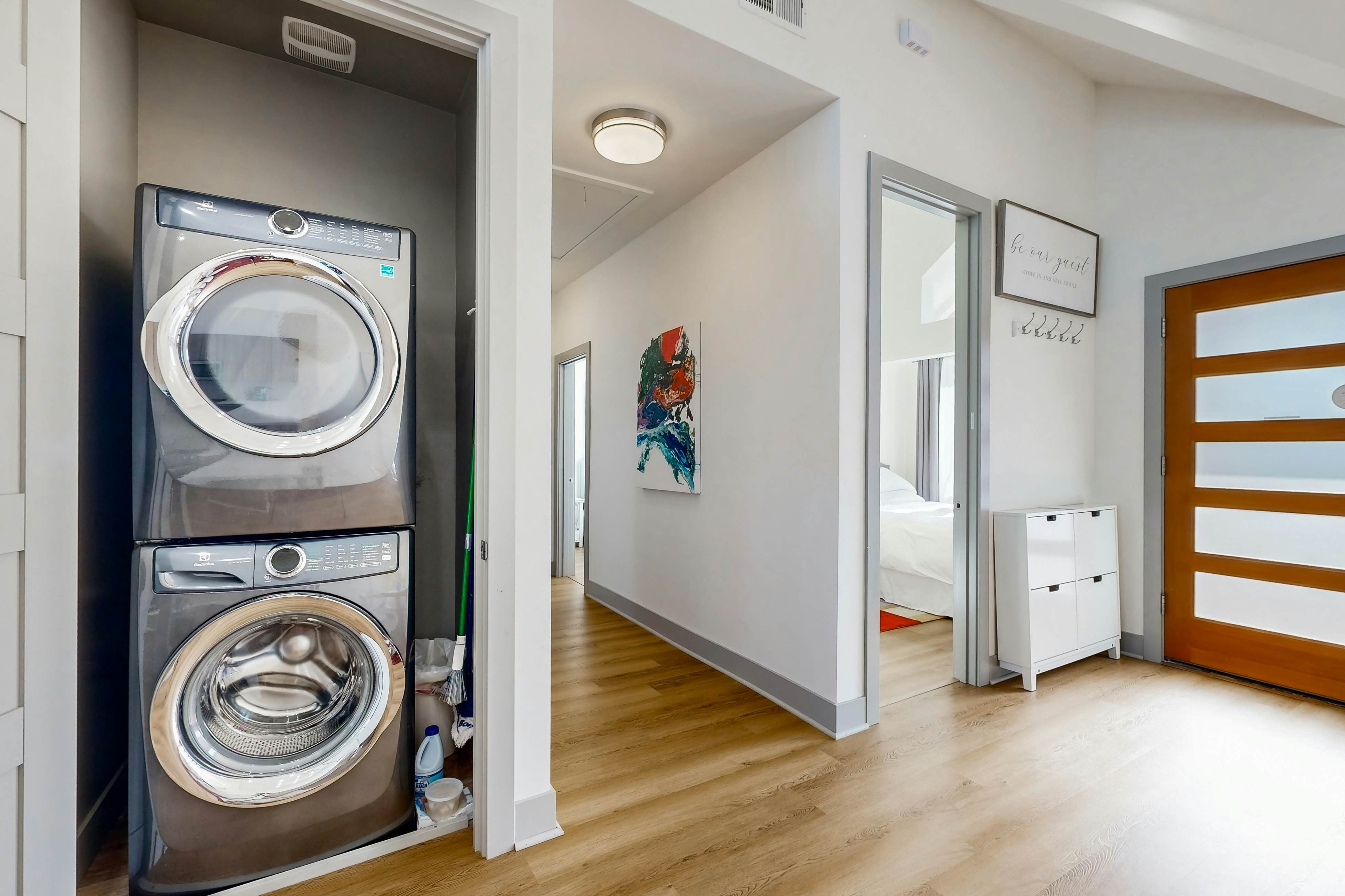 New oceanfront home w/ hot tub, views, A/C & beach access, 2 dogs OK