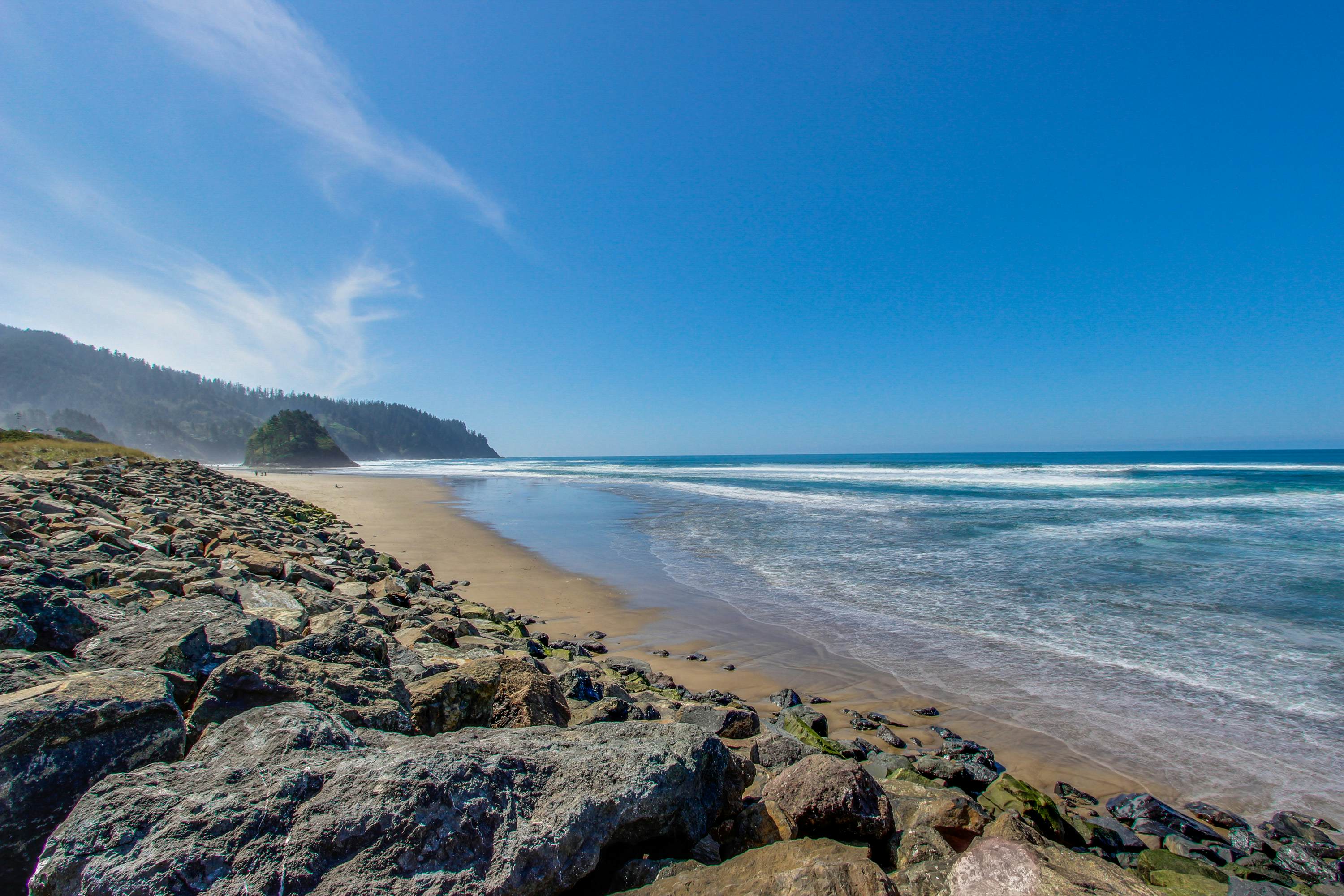 Charming oceanfront studio w/ easy beach access and stunning ocean views