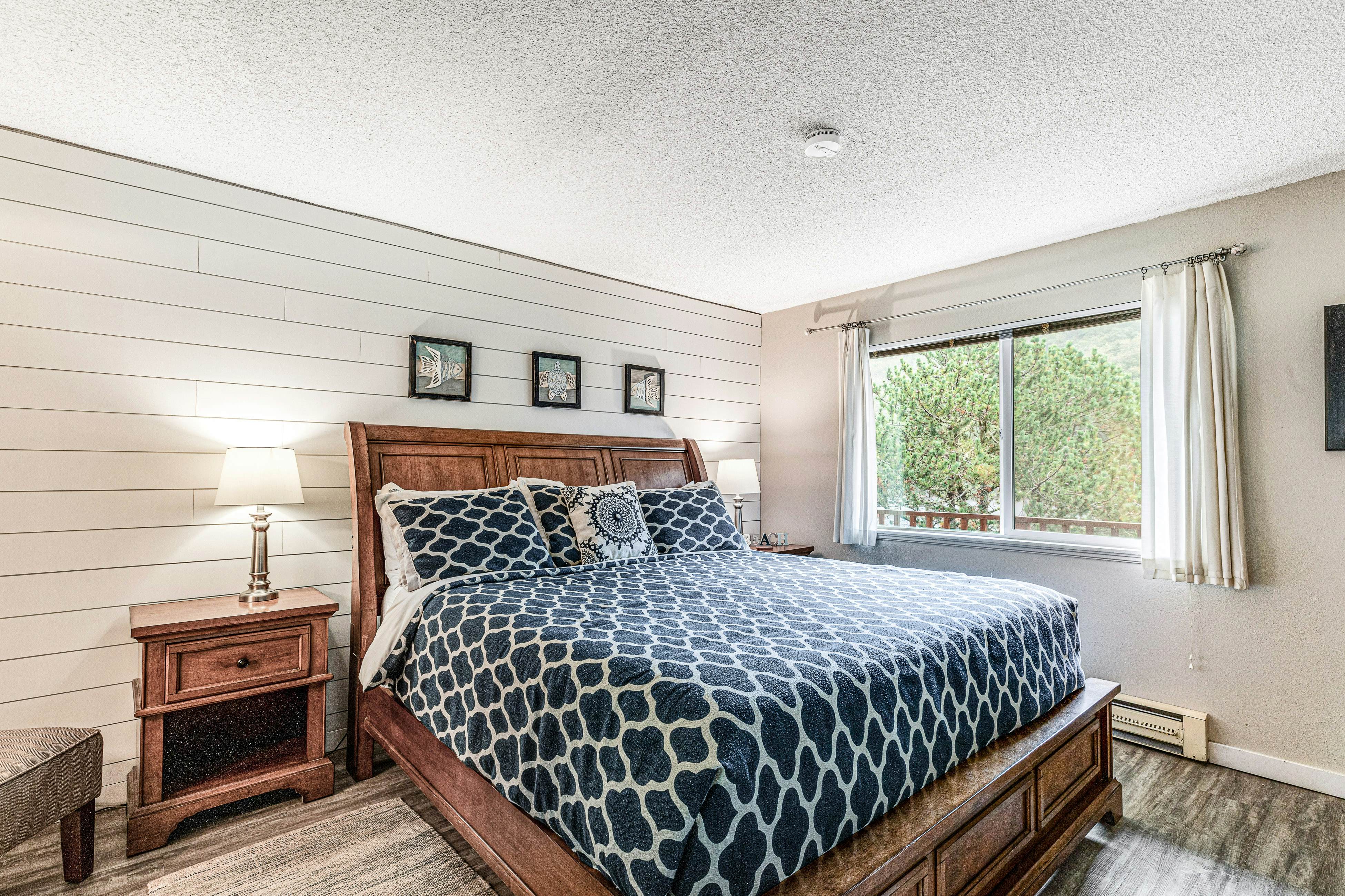 Oceanfront, 2nd-floor condo with river/ocean views, balcony & beach access