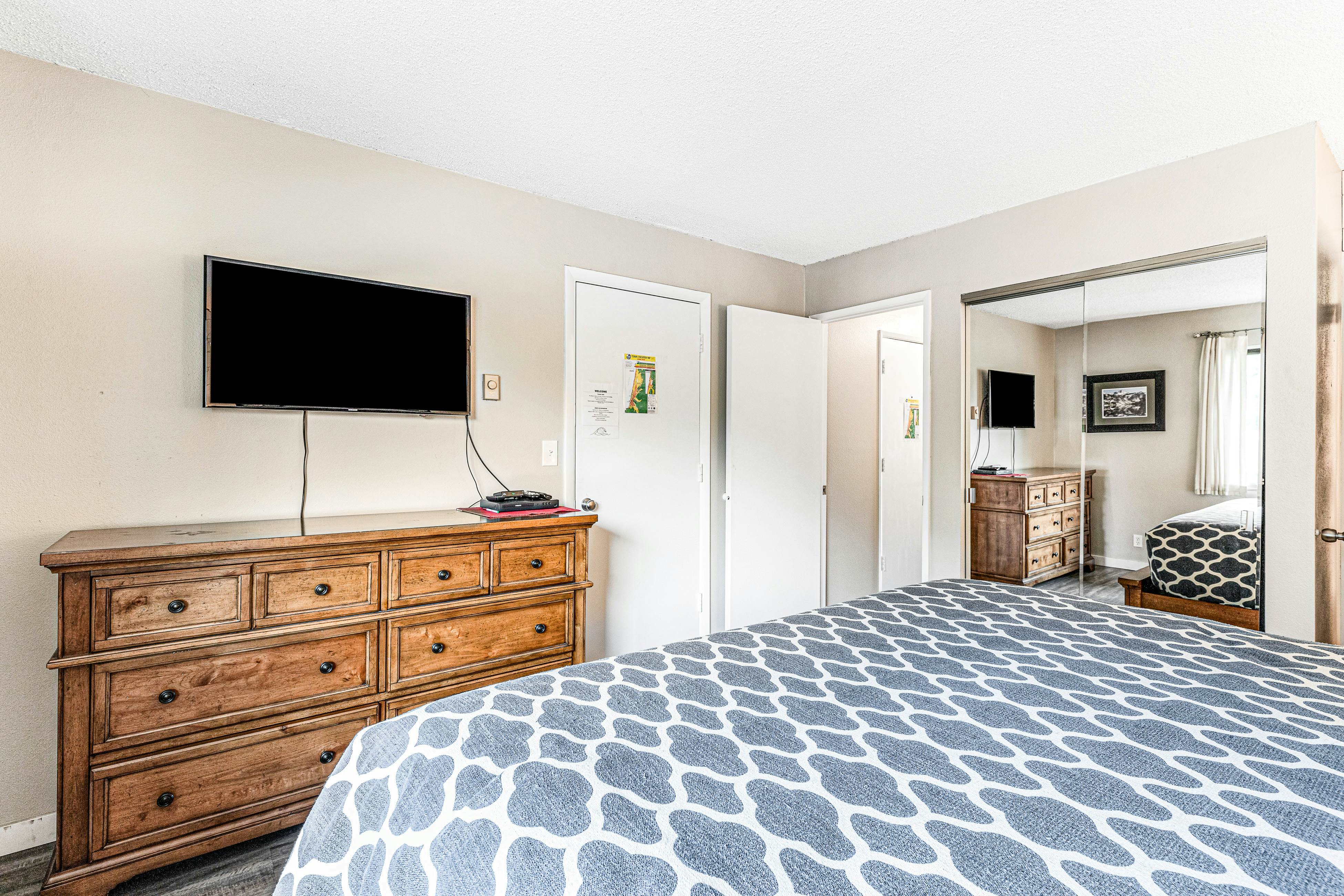 Oceanfront, 2nd-floor condo with river/ocean views, balcony & beach access