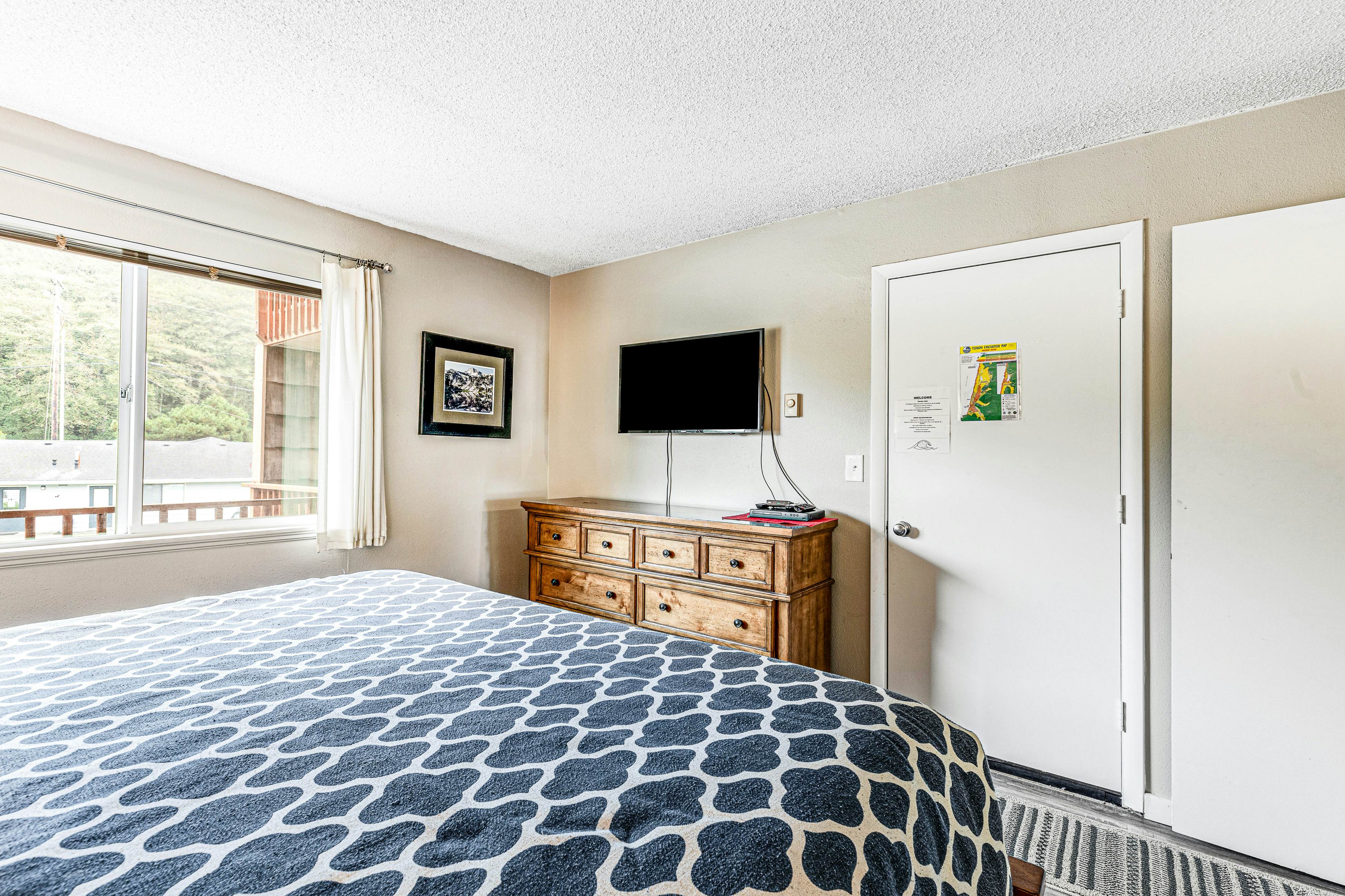 Oceanfront, 2nd-floor condo with river/ocean views, balcony & beach access