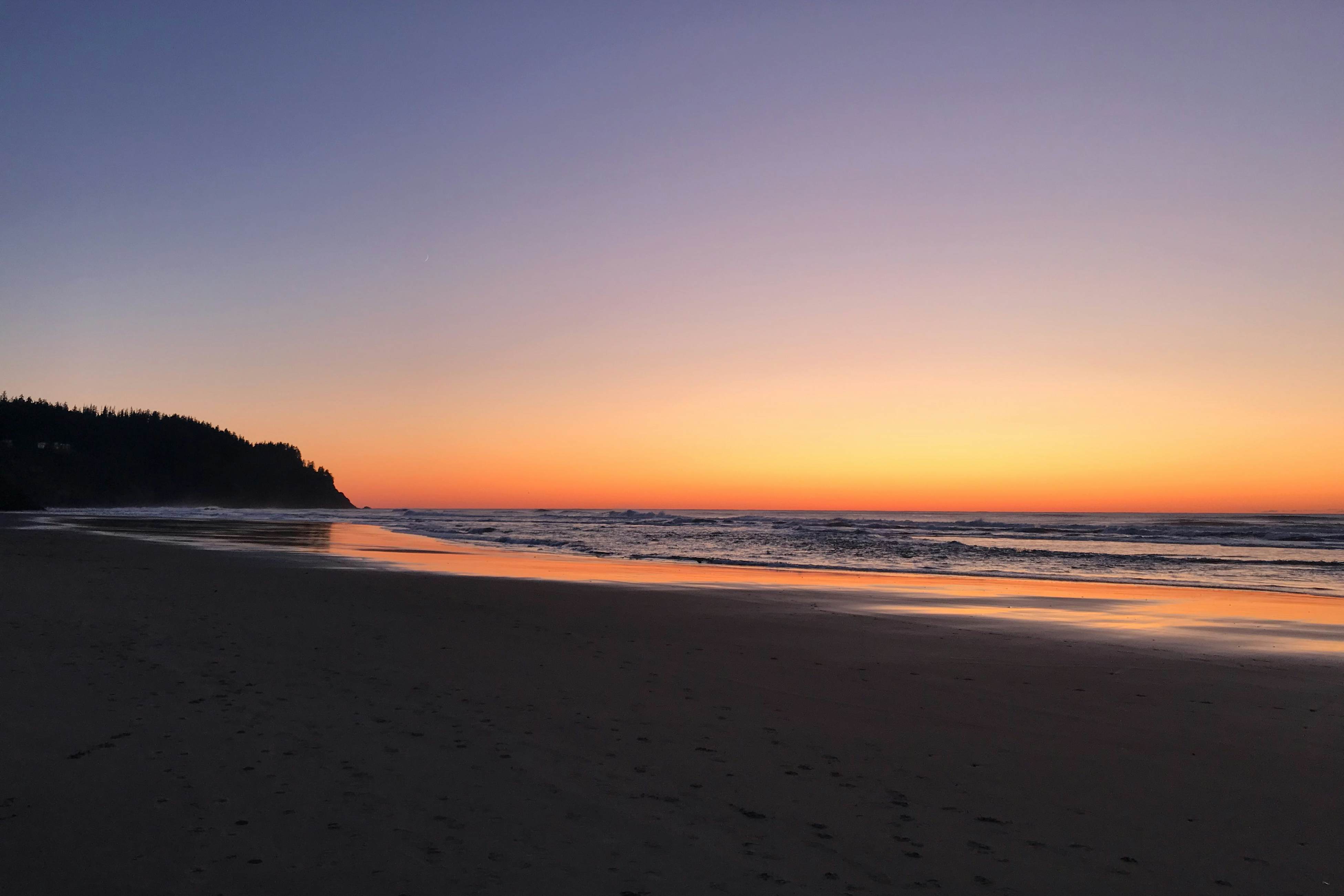 Oceanfront, 2nd-floor condo with river/ocean views, balcony & beach access