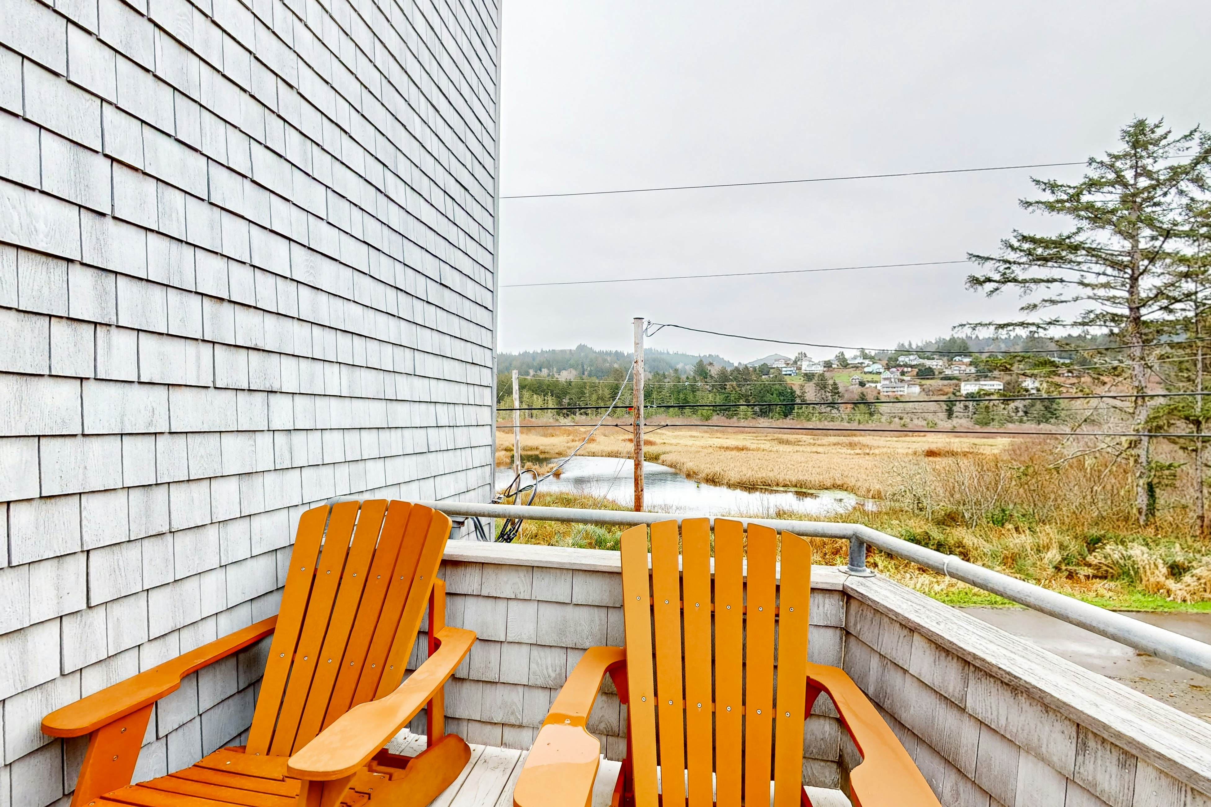 Dog friendly home with wetlands view deck fireplace outdoor shower