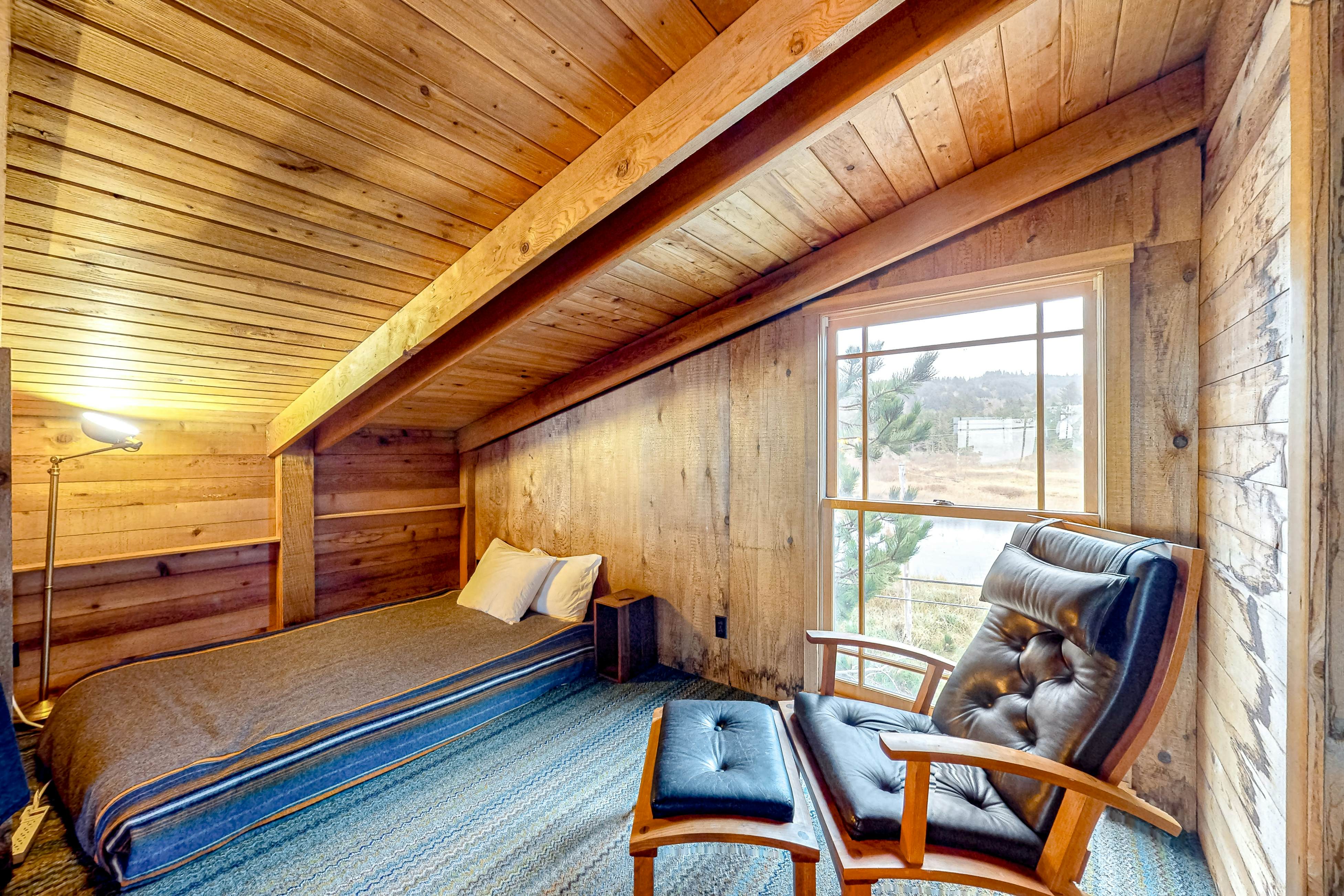 Dog friendly home with wetlands view deck fireplace outdoor shower