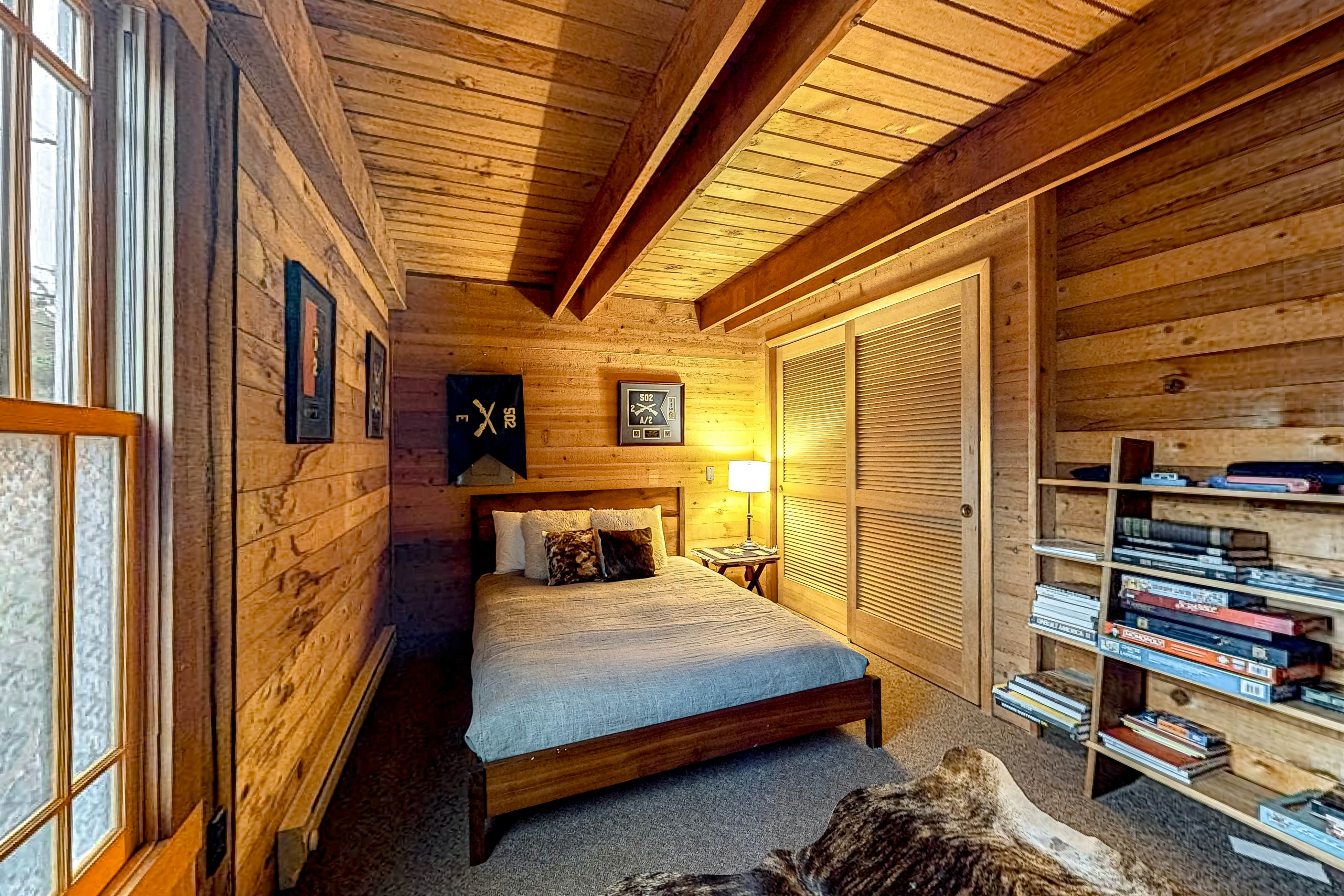 Dog friendly home with wetlands view deck fireplace outdoor shower