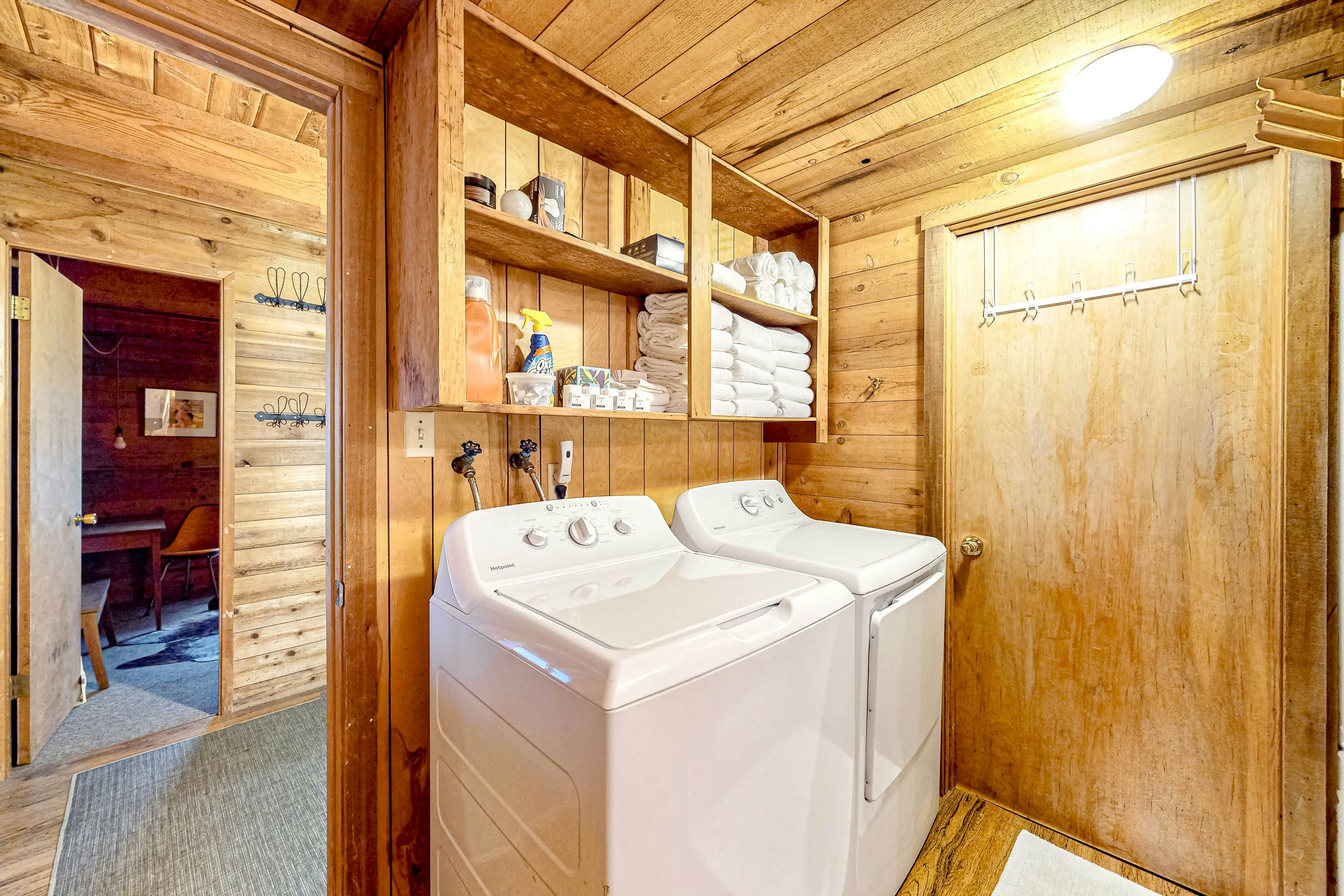 Dog friendly home with wetlands view deck fireplace outdoor shower