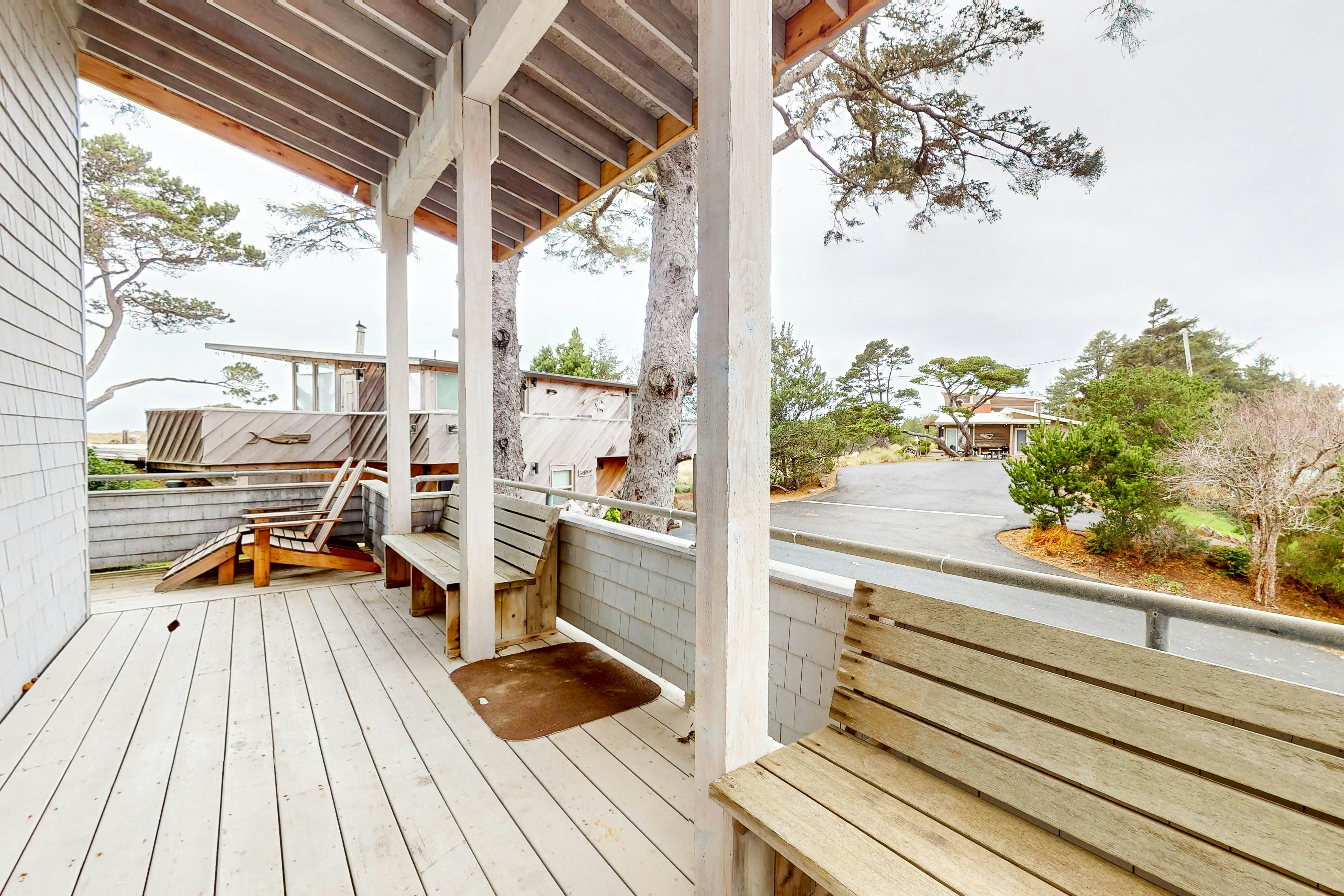 Dog friendly home with wetlands view deck fireplace outdoor shower