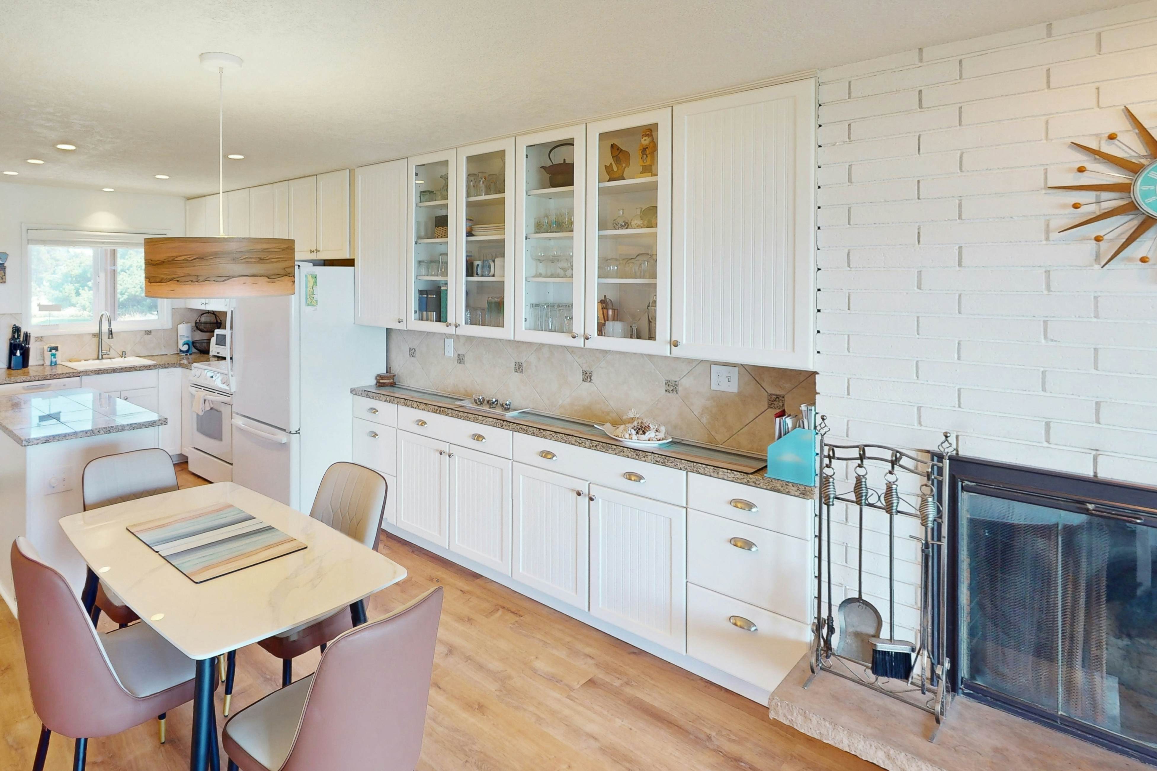 Beautiful ocean front condo with stunning views, WiFi, steps to beach