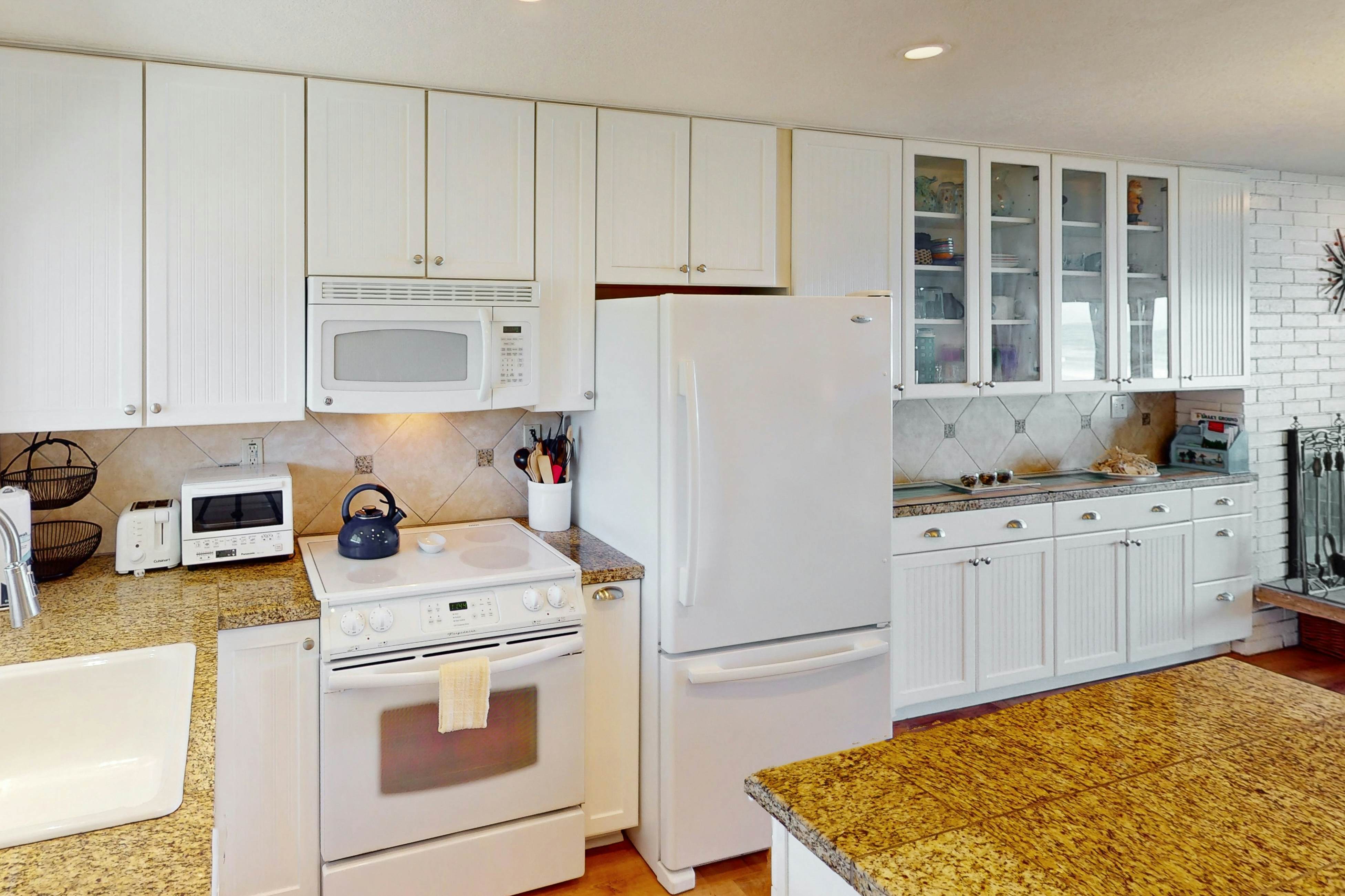 Beautiful ocean front condo with stunning views, WiFi, steps to beach