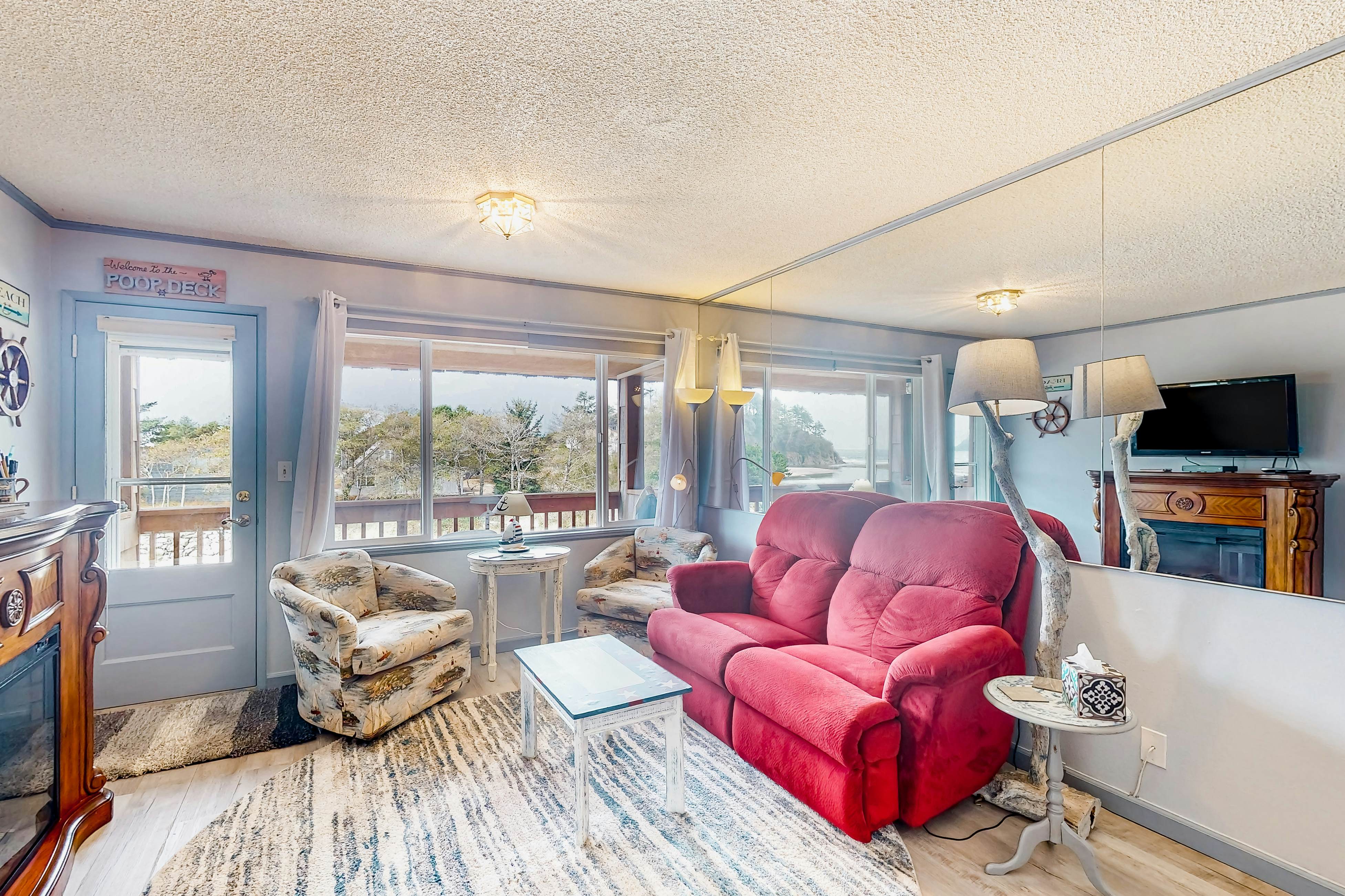 Beachfront condo near the beach with water views, private balcony & cable